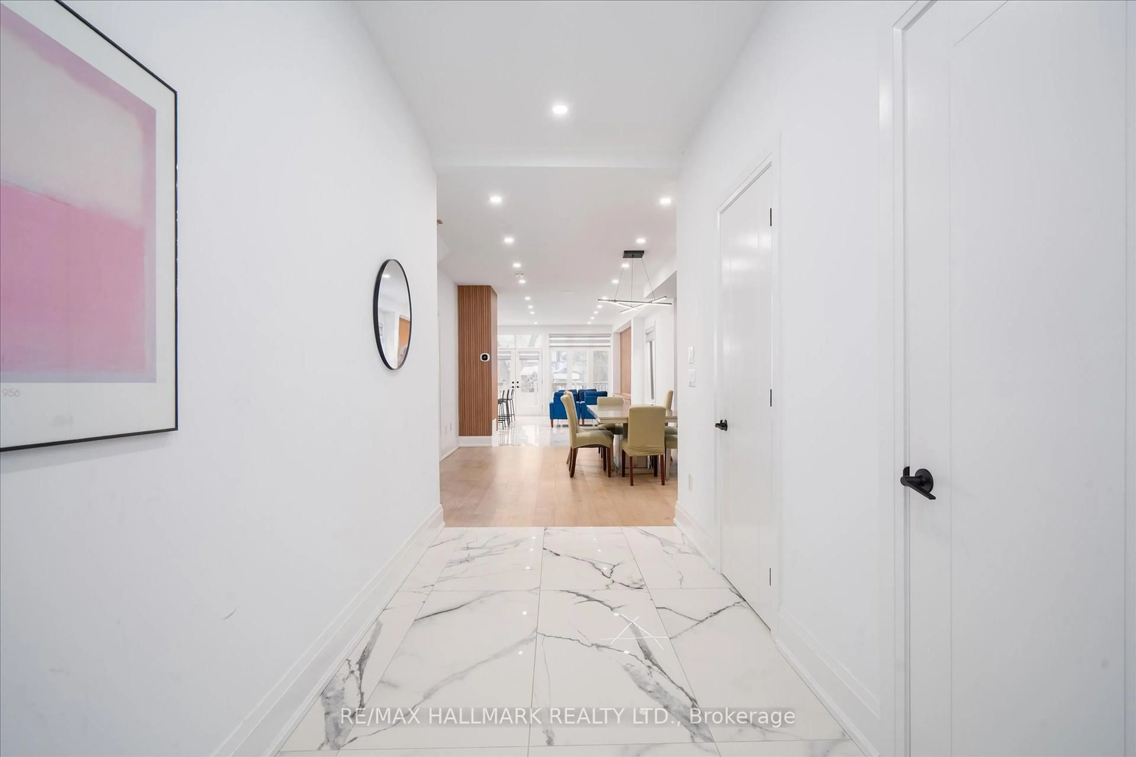 Indoor foyer for 83 Kalmar Ave, Toronto Ontario M1N 3G5