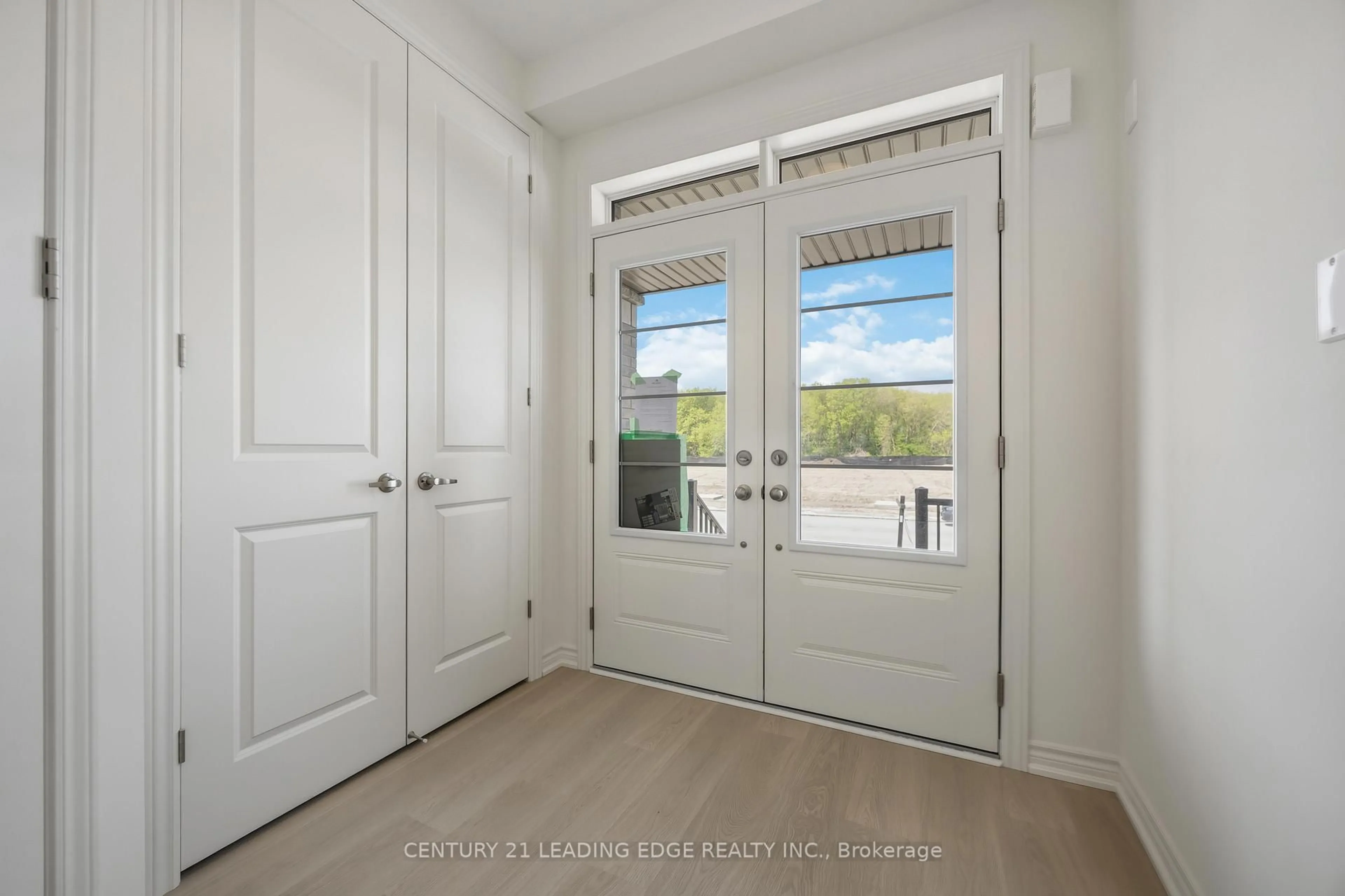 Indoor entryway for 66 Donald Cameron Cres, Clarington Ontario L1E 0M4