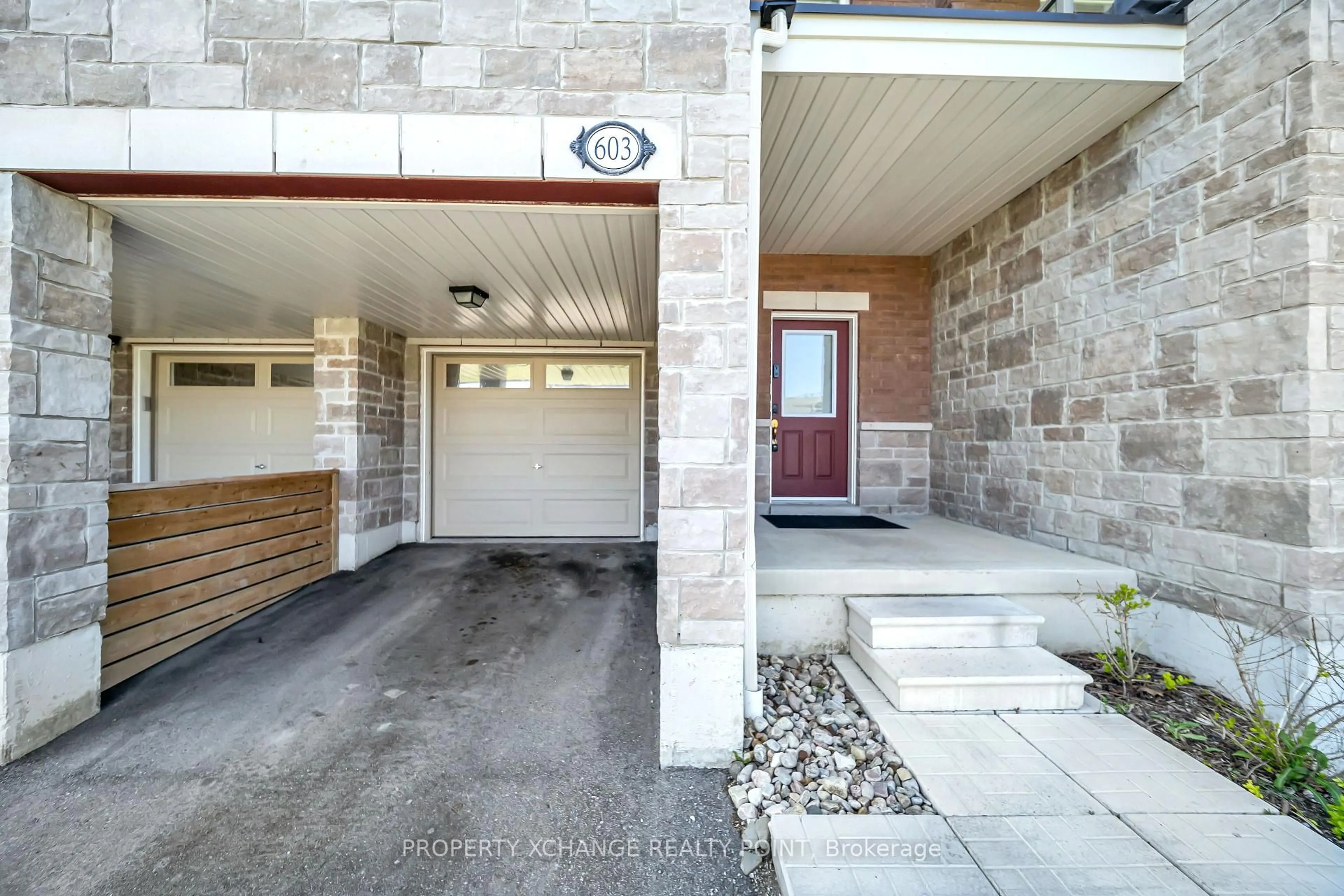 Indoor entryway for 2540 William Jackson Dr #603, Pickering Ontario L1X 0E4