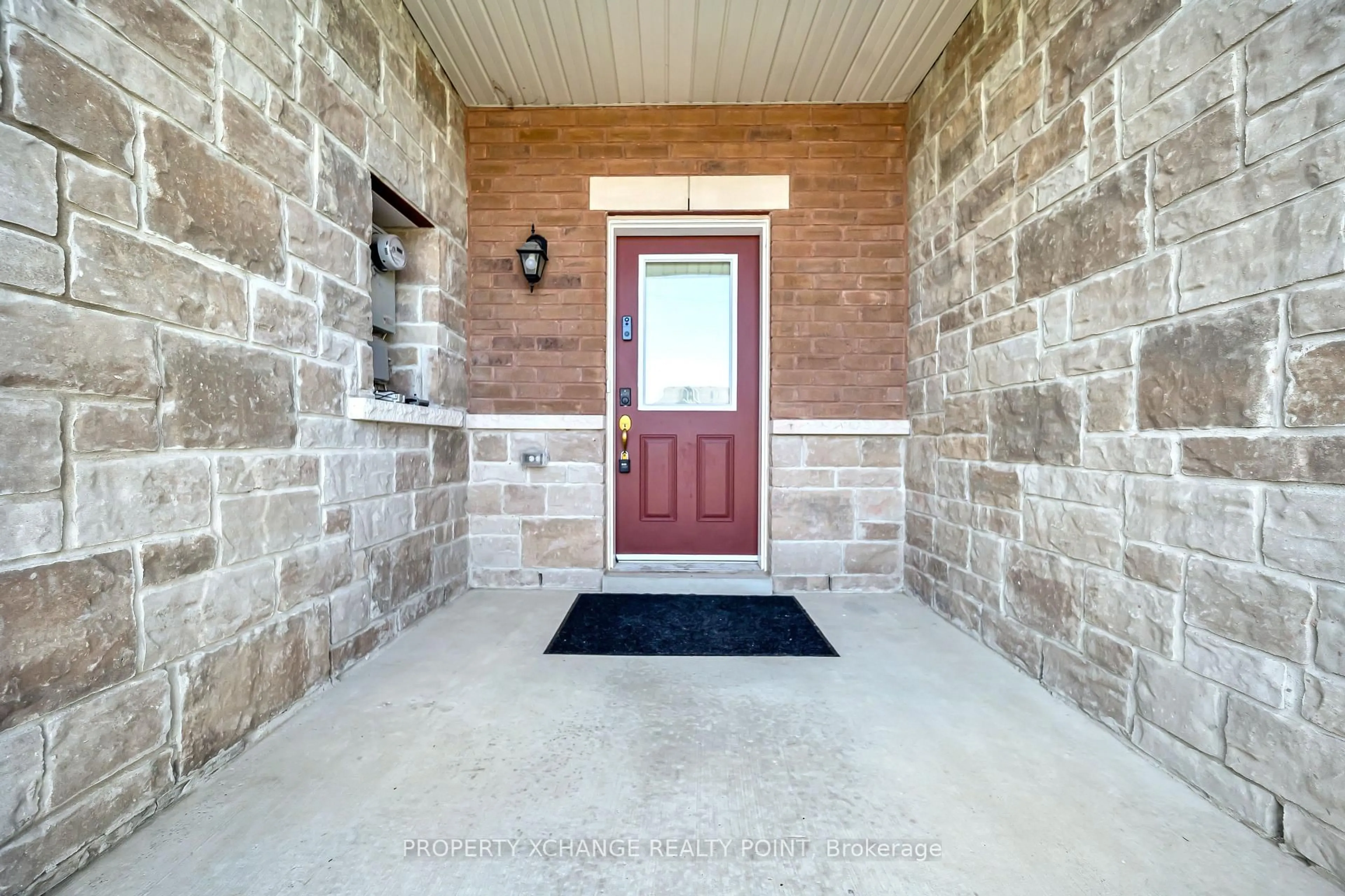 Indoor entryway for 2540 William Jackson Dr #603, Pickering Ontario L1X 0E4