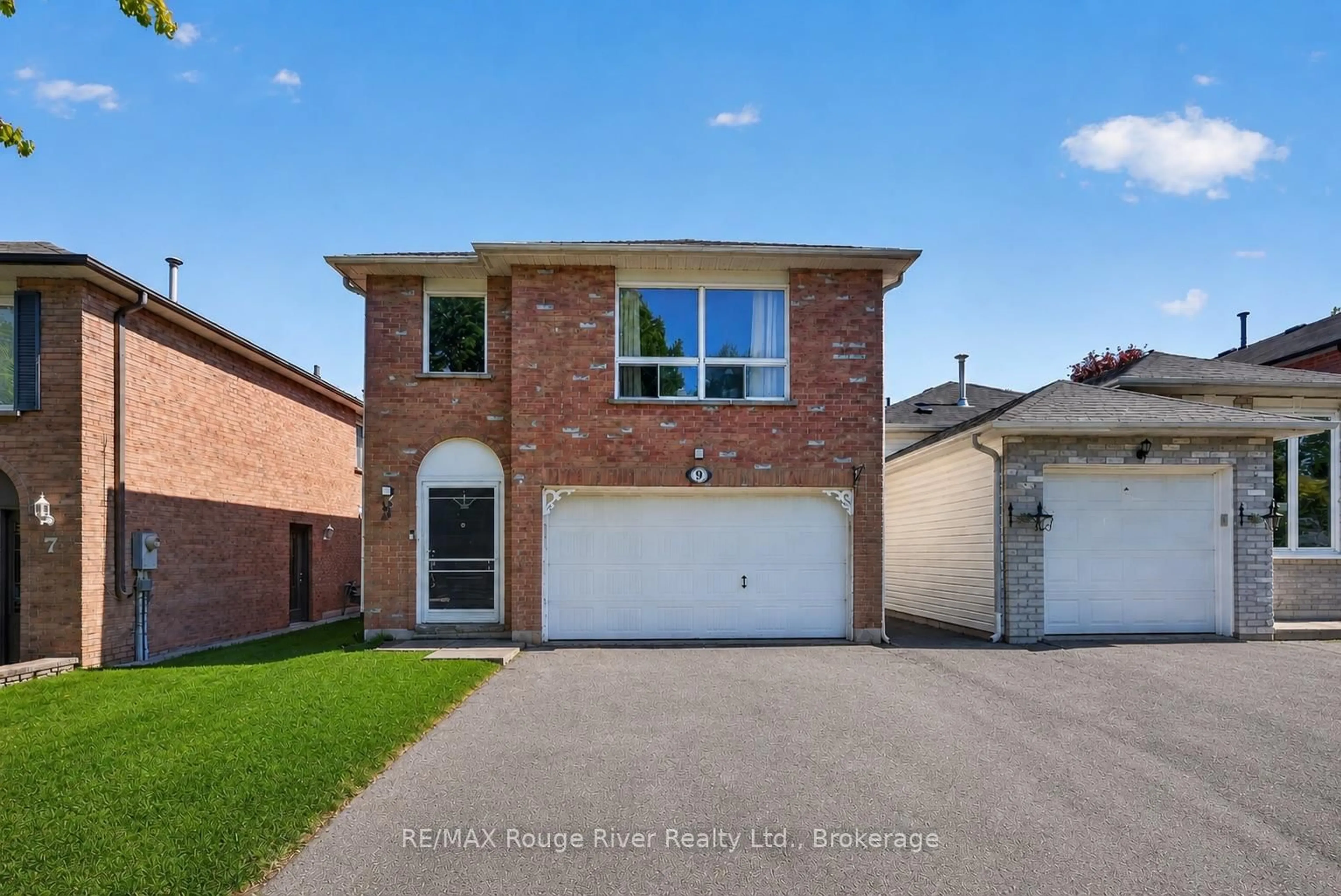 Unknown for 9 Farncomb Cres, Clarington Ontario L1C 4L5