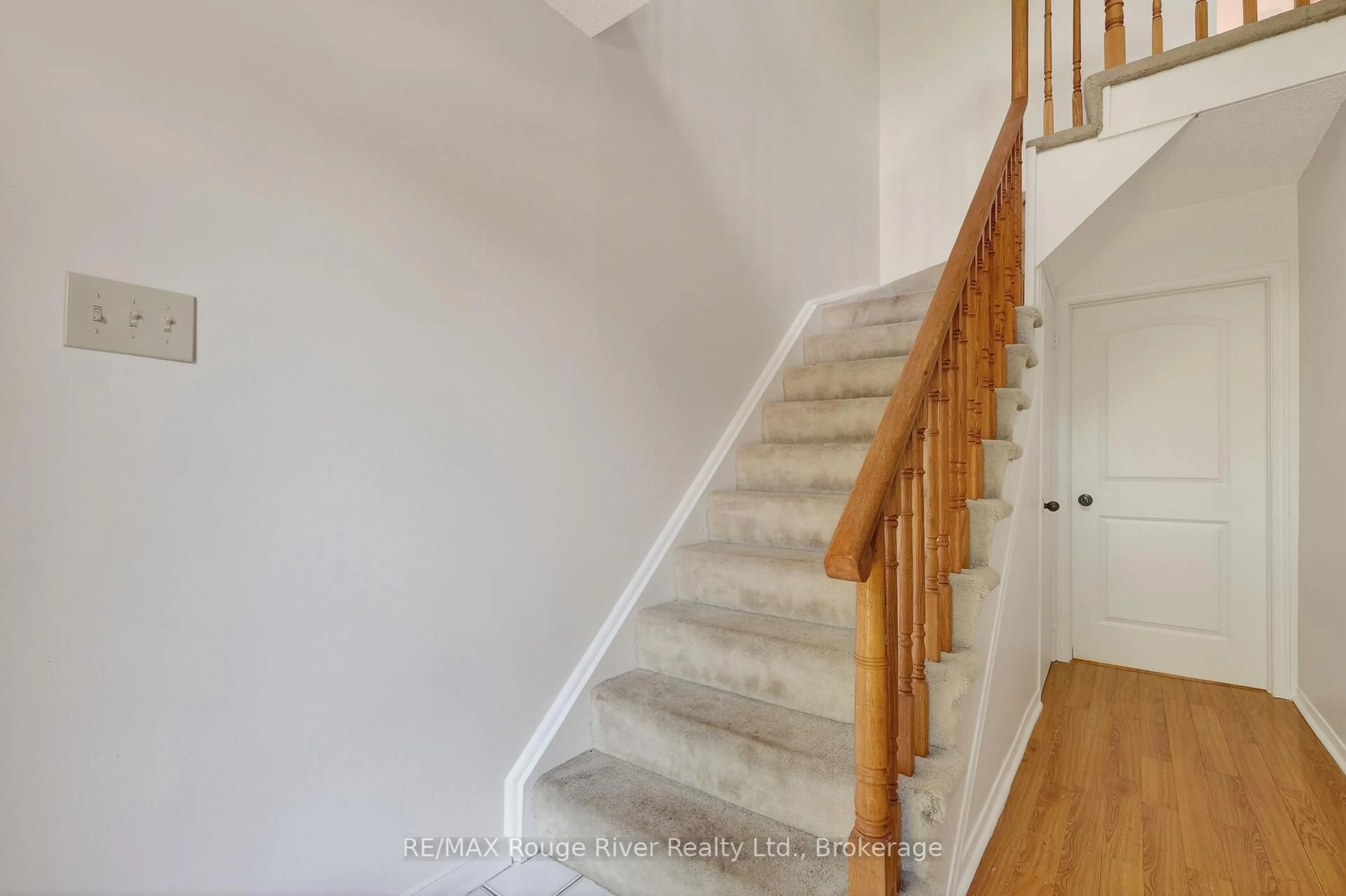 Unknown for 9 Farncomb Cres, Clarington Ontario L1C 4L5
