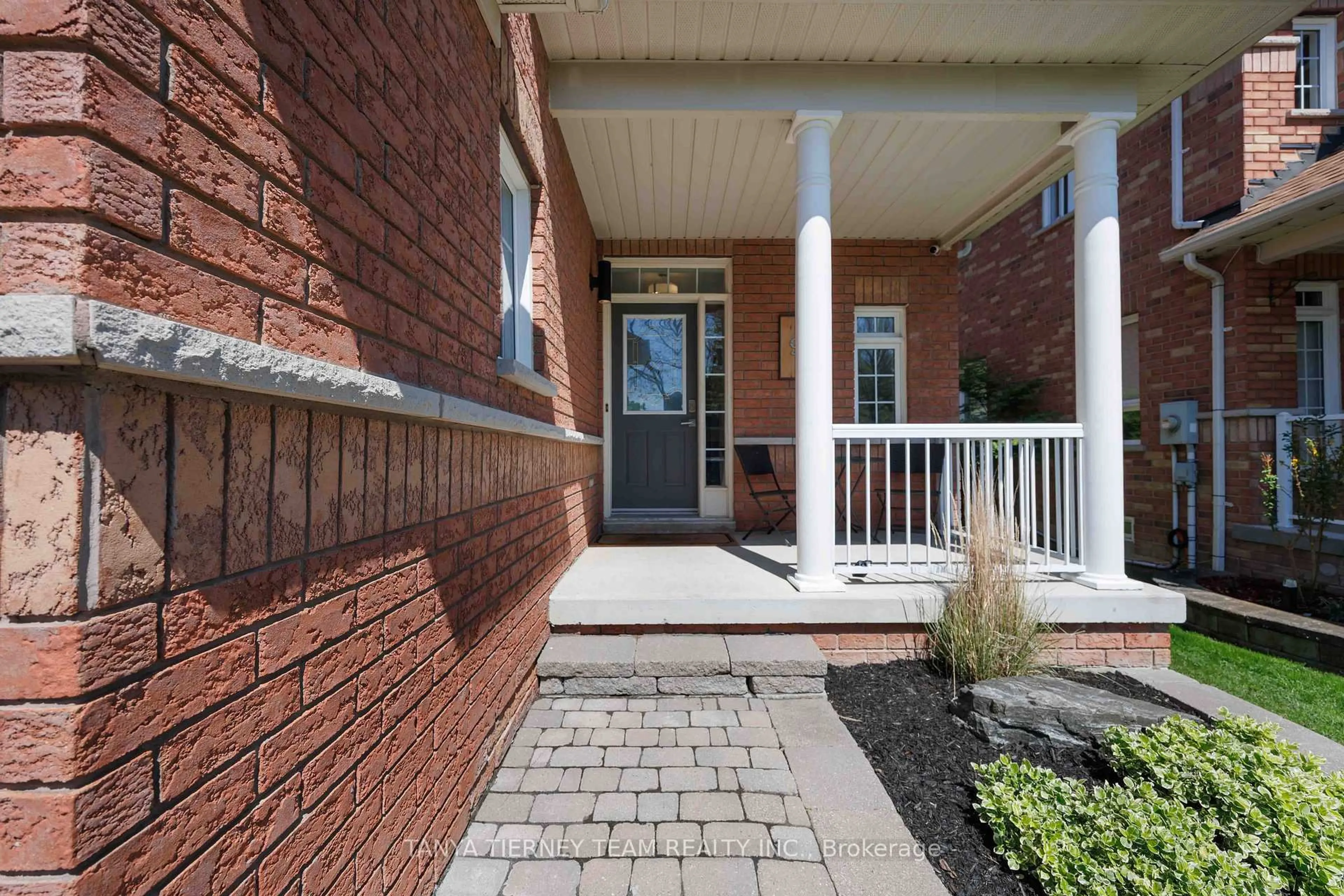 Unknown for 9 Penhurst Dr, Whitby Ontario L1M 2C8