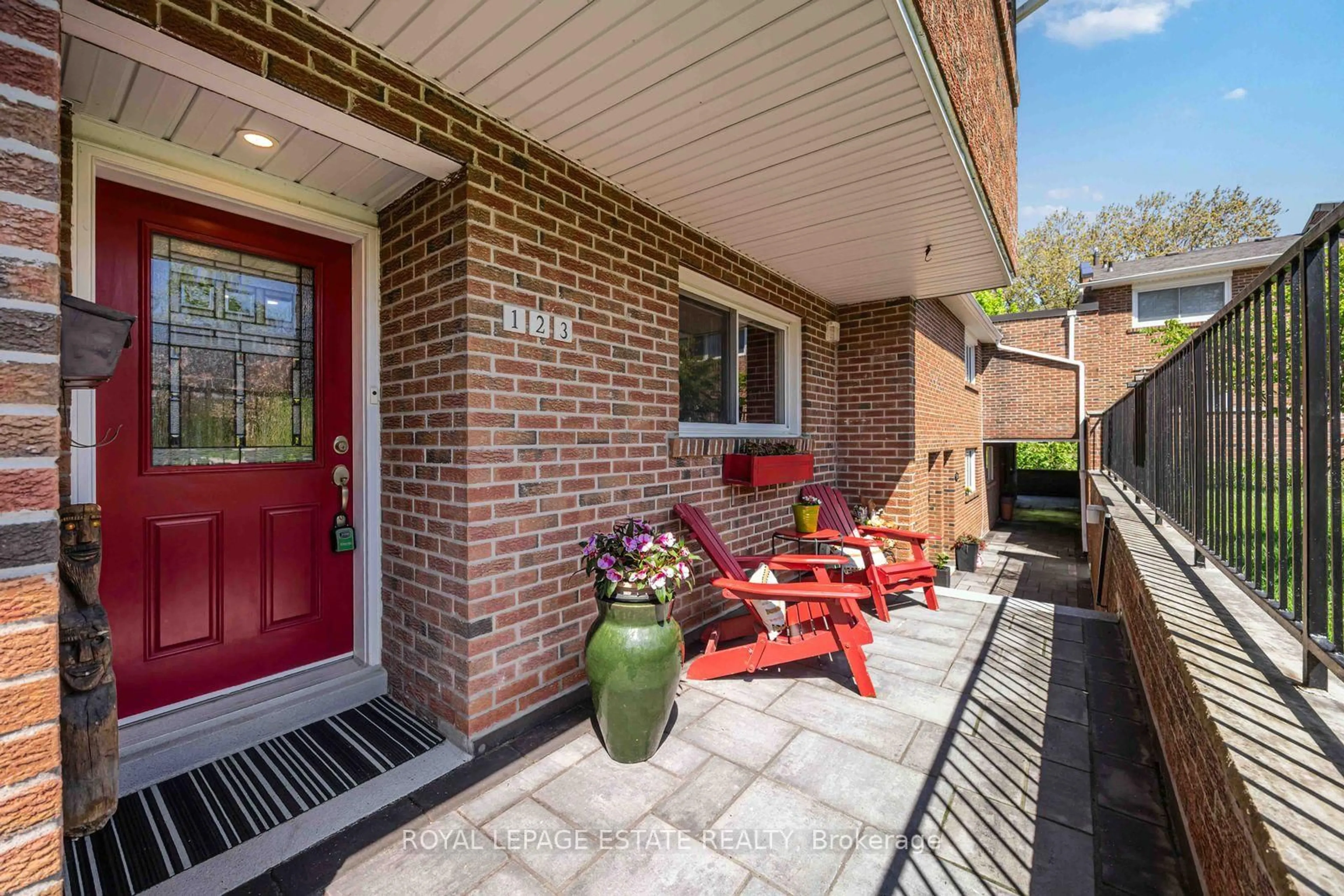 Unknown for 90 Edgewood Ave #123, Toronto Ontario M4L 3H1