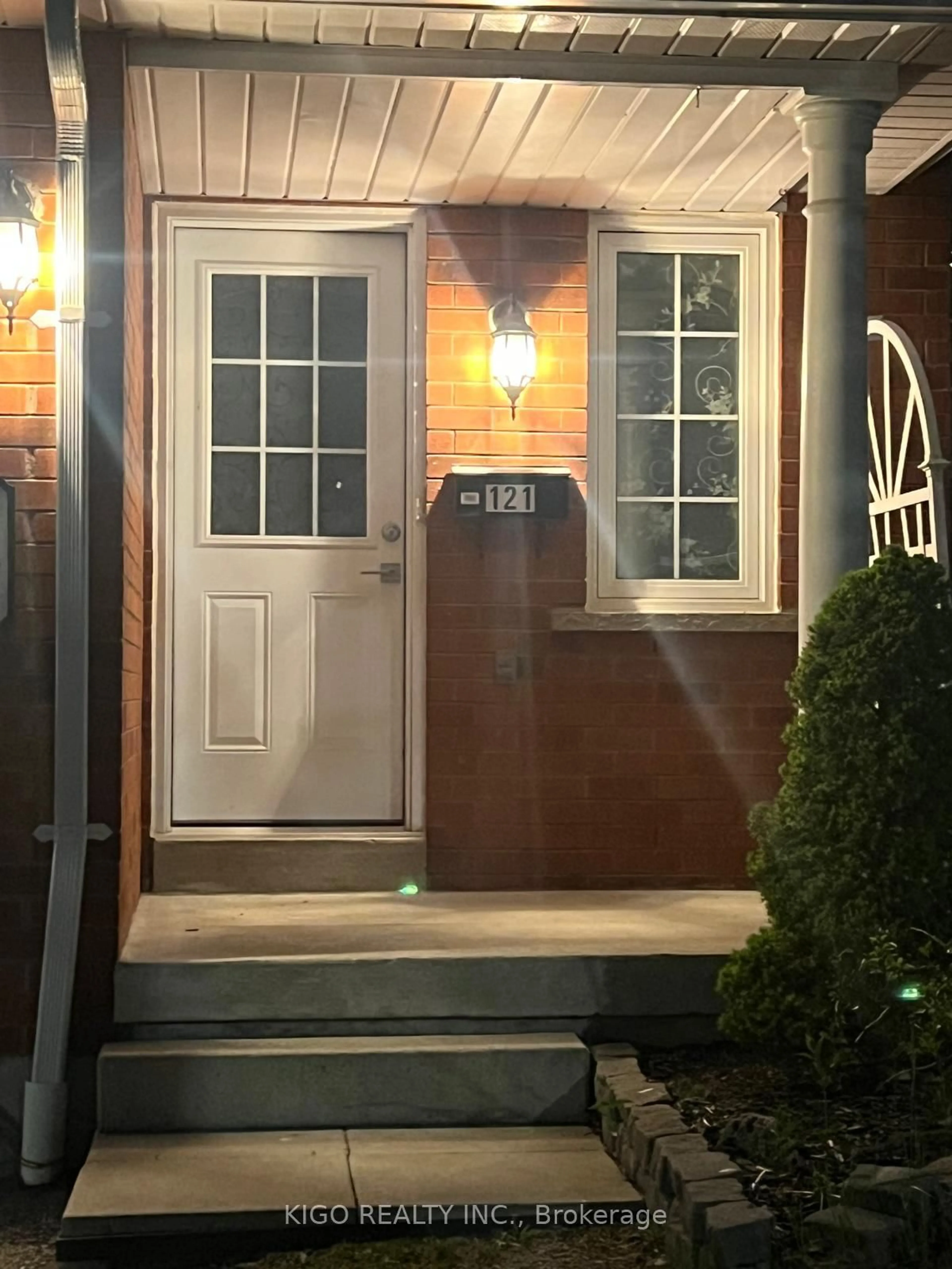 Unknown for 10 Bassett Blvd #121, Whitby Ontario L1N 9C3