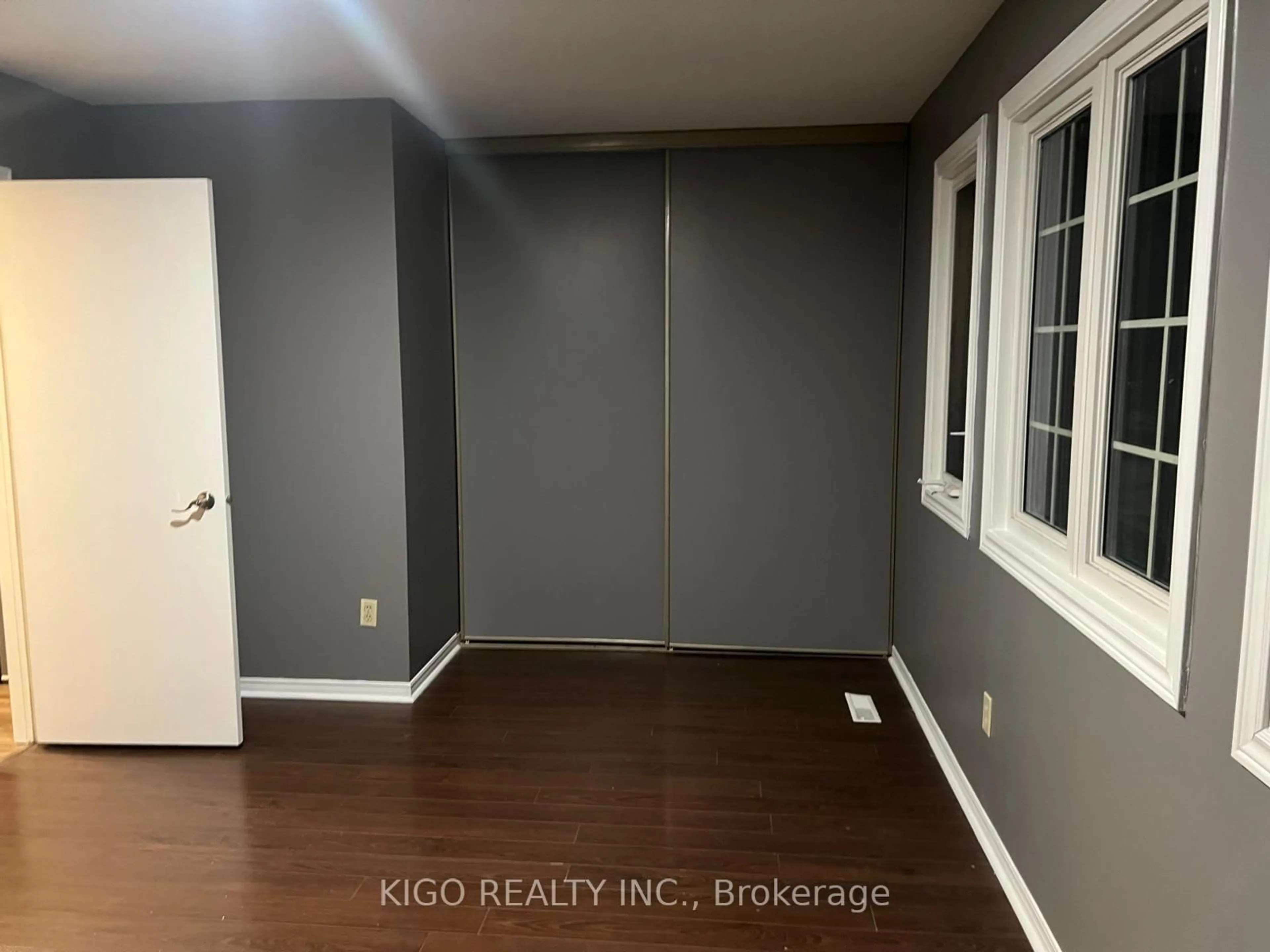 Unknown for 10 Bassett Blvd #121, Whitby Ontario L1N 9C3
