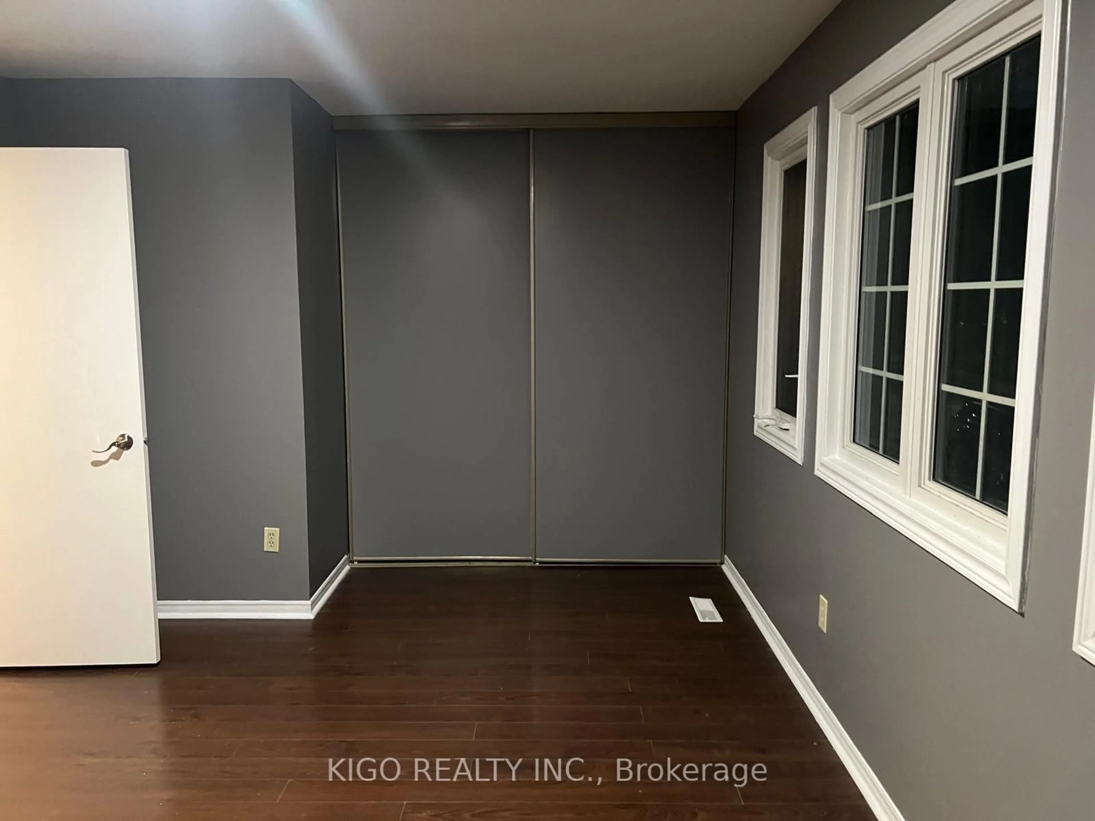 Unknown for 10 Bassett Blvd #121, Whitby Ontario L1N 9C3