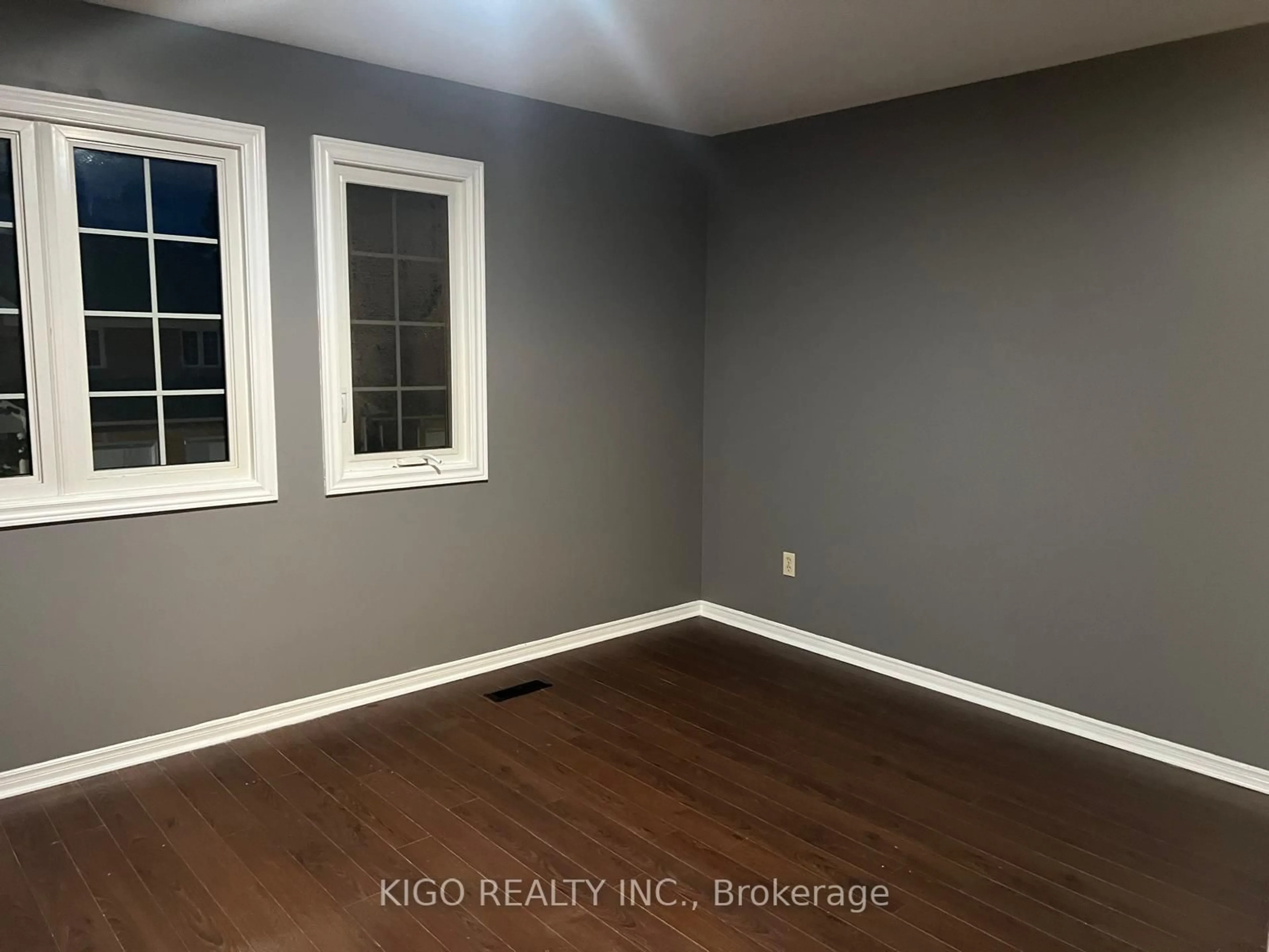Unknown for 10 Bassett Blvd #121, Whitby Ontario L1N 9C3