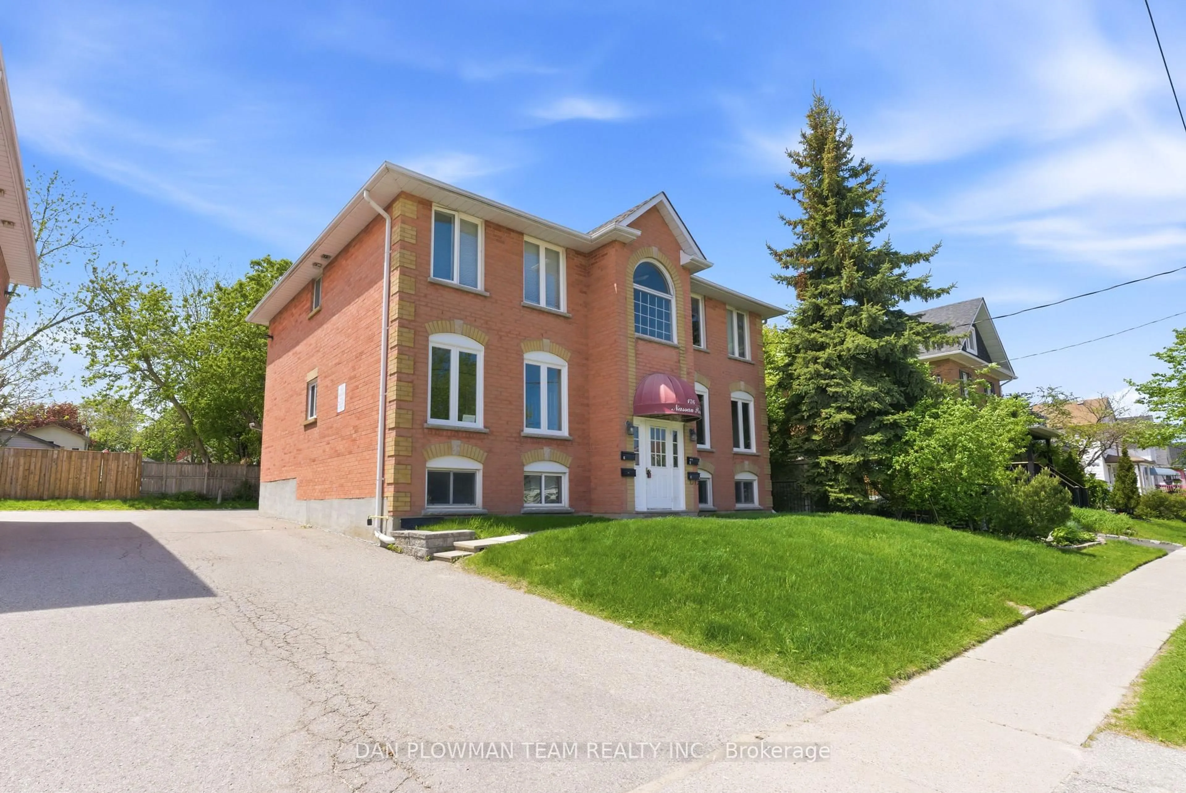 Unknown for 176 Nassau St, Oshawa Ontario L1J 4A5
