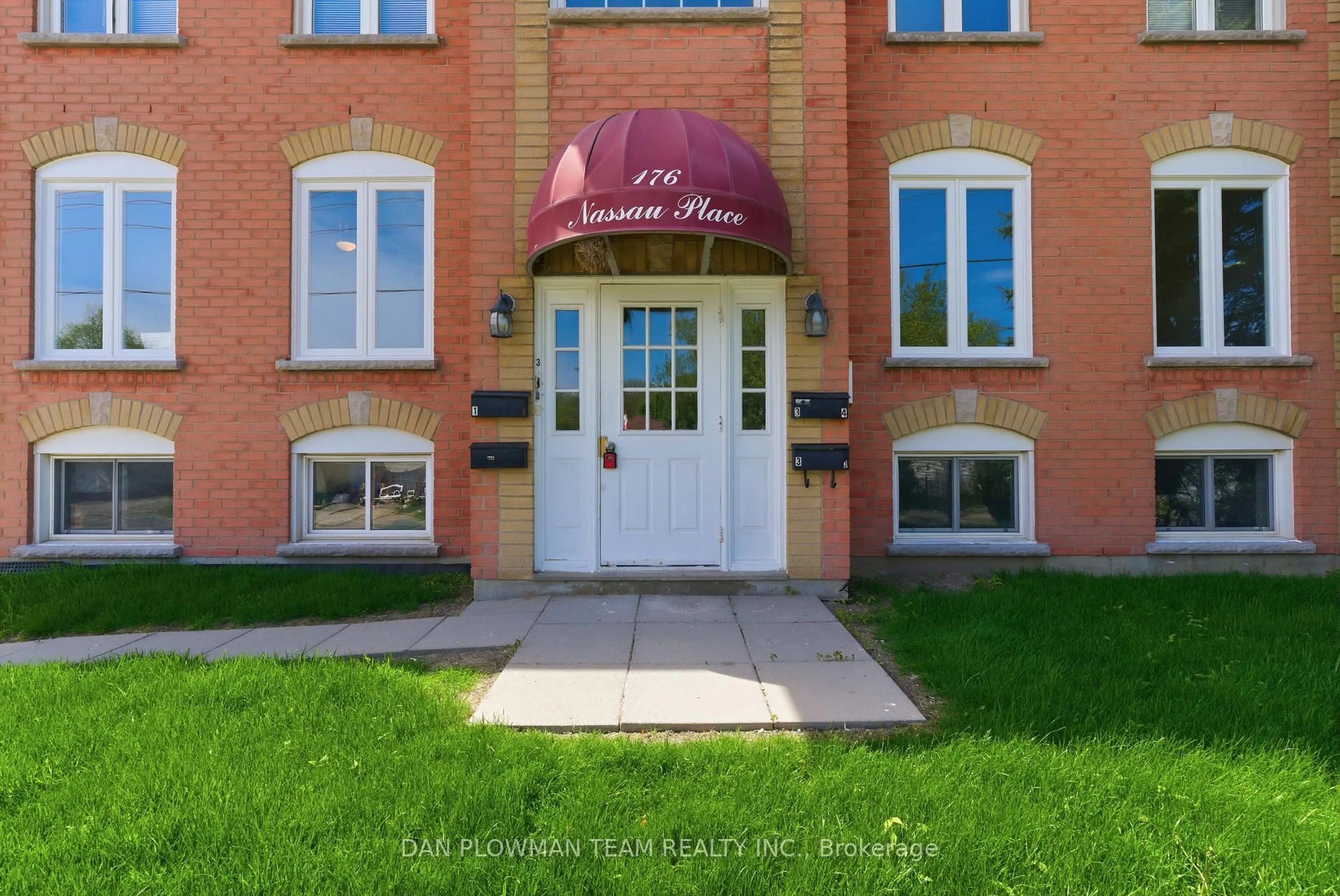 Unknown for 176 Nassau St, Oshawa Ontario L1J 4A5
