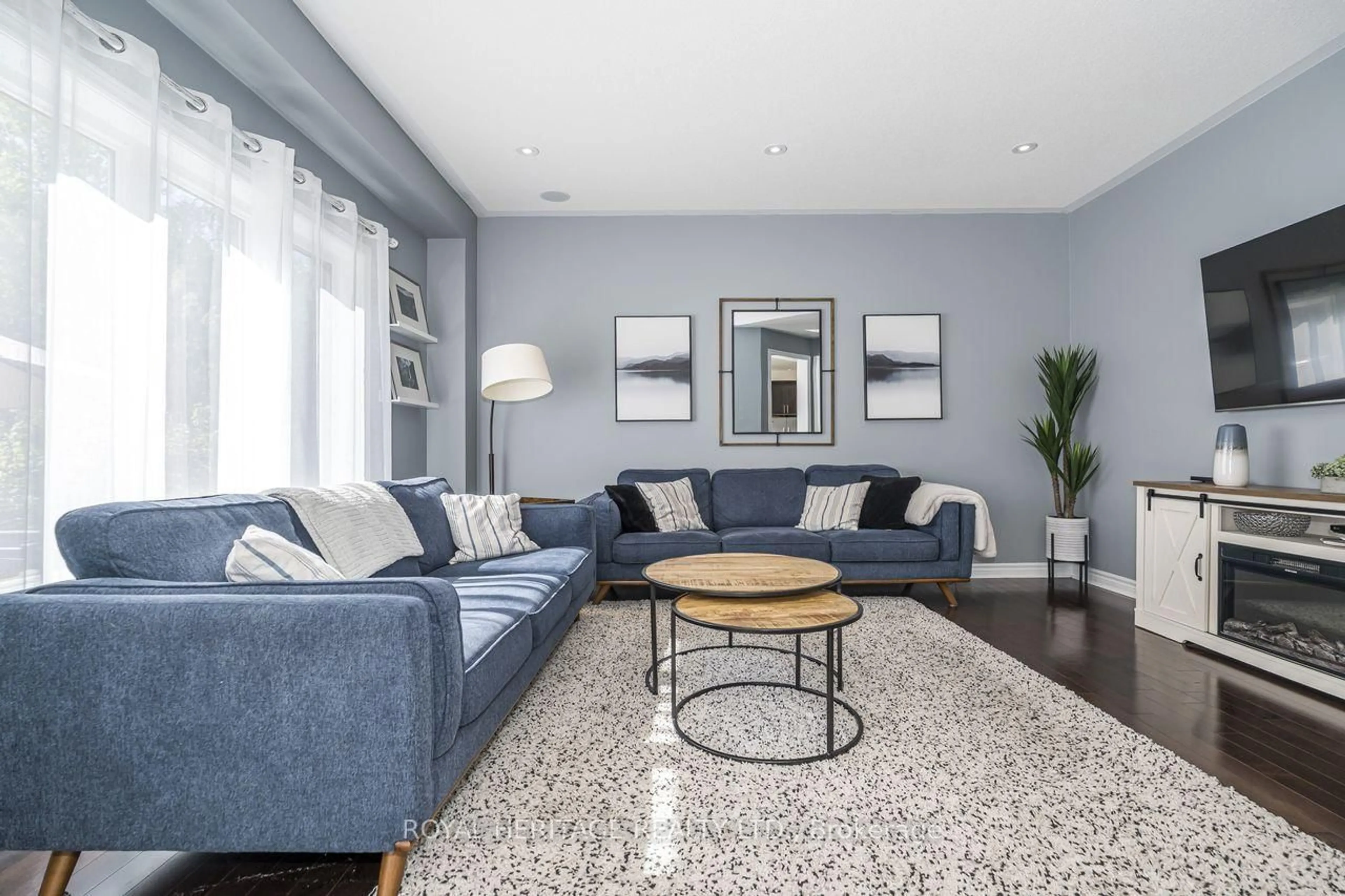 Living room with furniture, unknown for 64 Florence Dr, Whitby Ontario L1R 0K3
