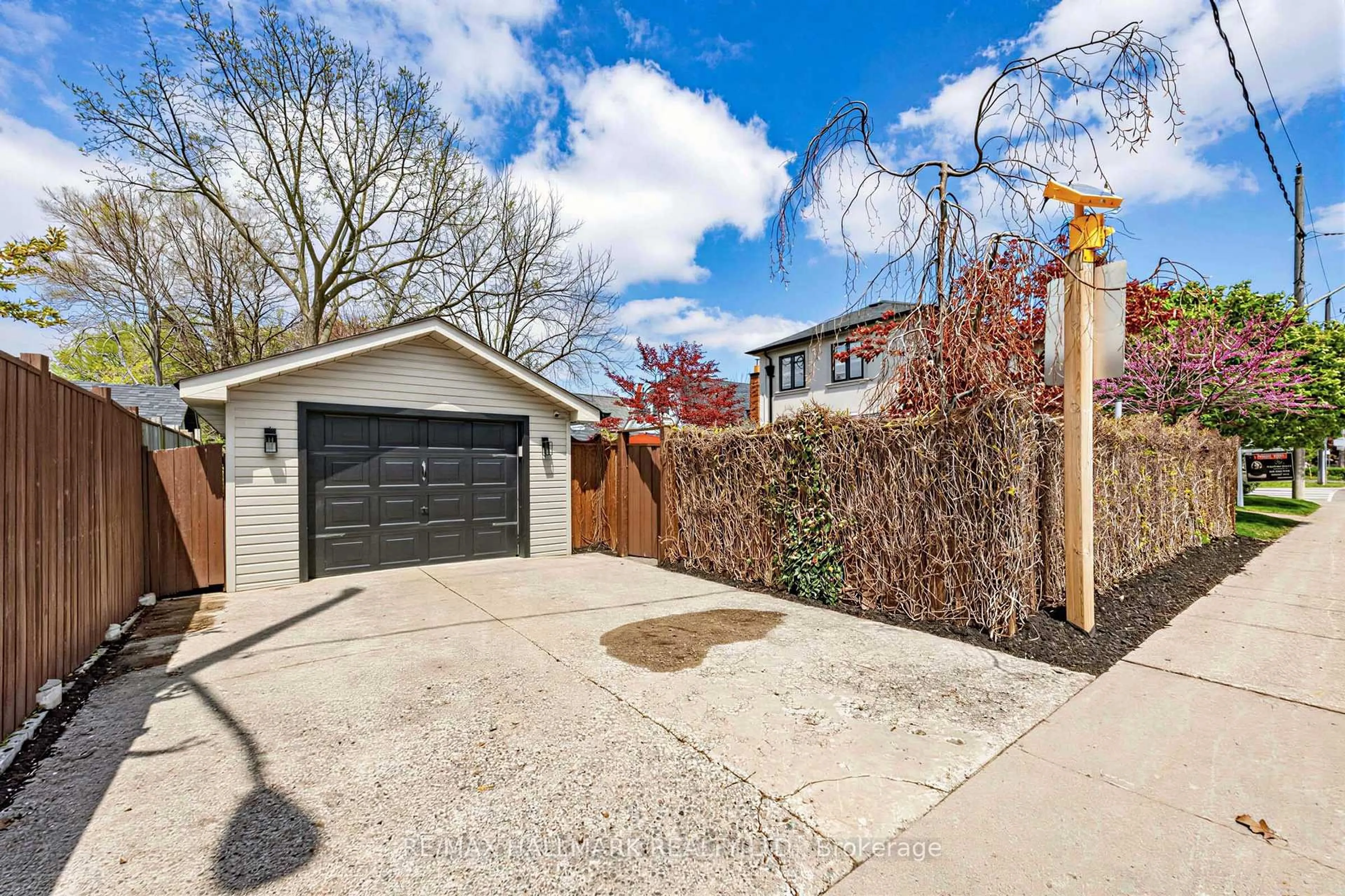 A pic from outside/outdoor area/front of a property/back of a property/a pic from drone, street for 86 Binswood Ave, Toronto Ontario M4C 3N9