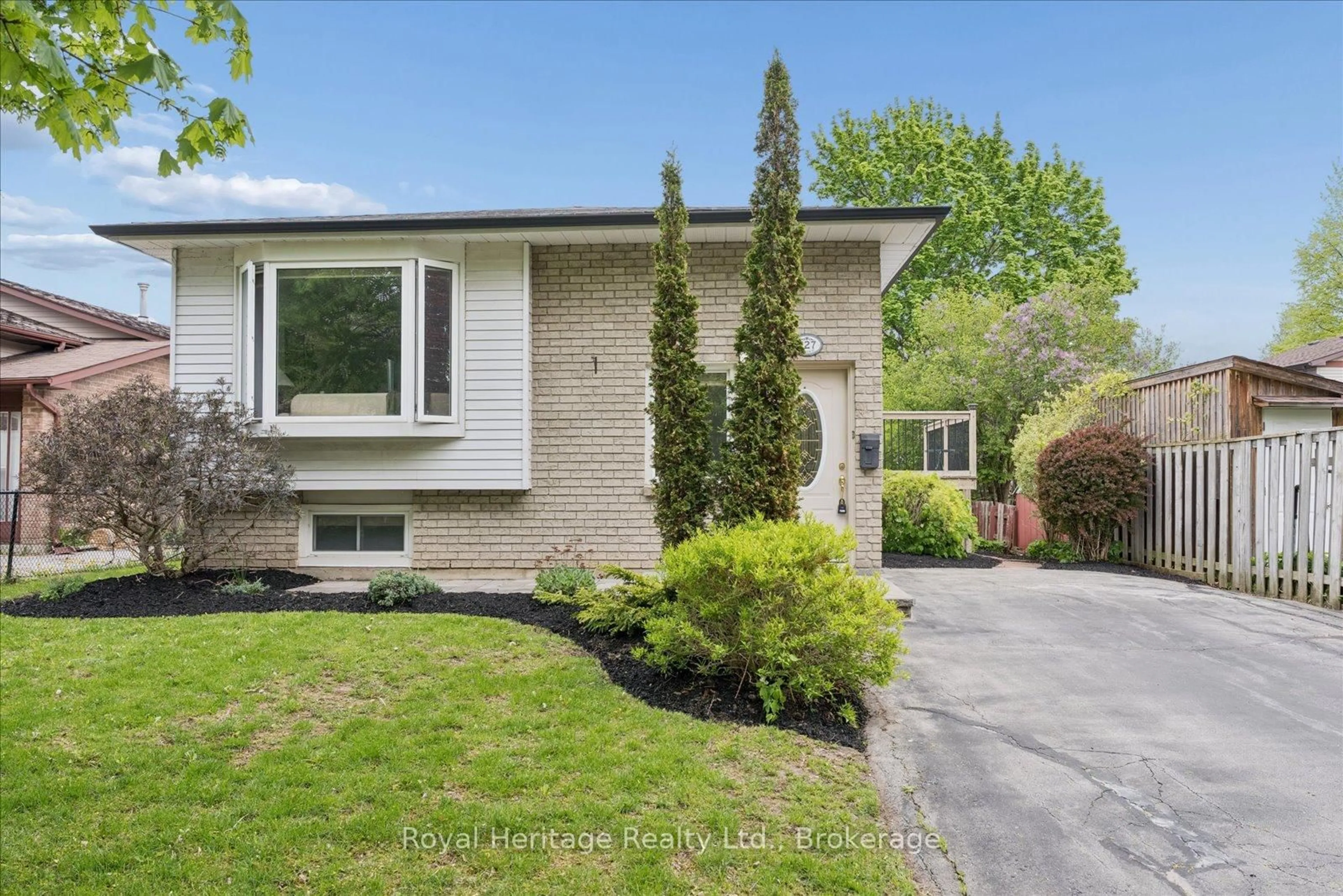 Home with brick exterior material, street for 227 Limerick St, Oshawa Ontario L1J 7H2