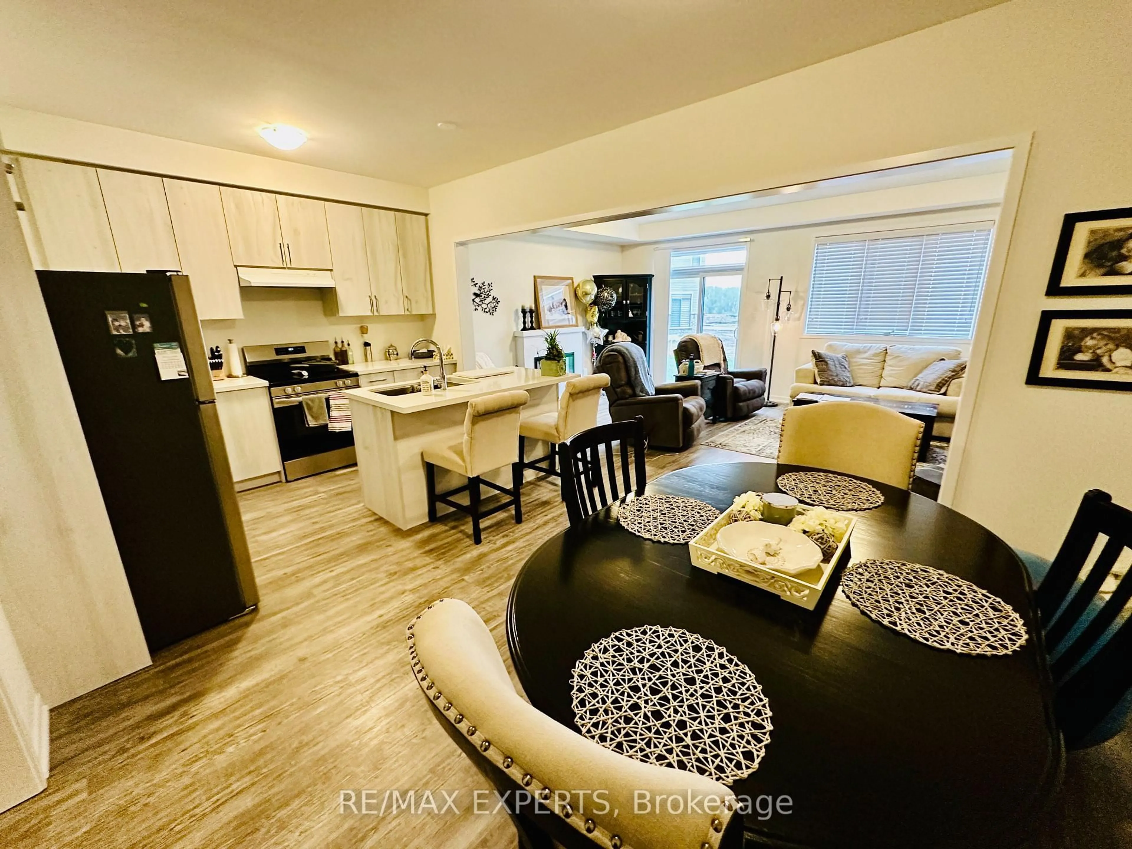 Open concept kitchen, unknown for 1541 Wheatcroft Dr, Oshawa Ontario L1L 0W5