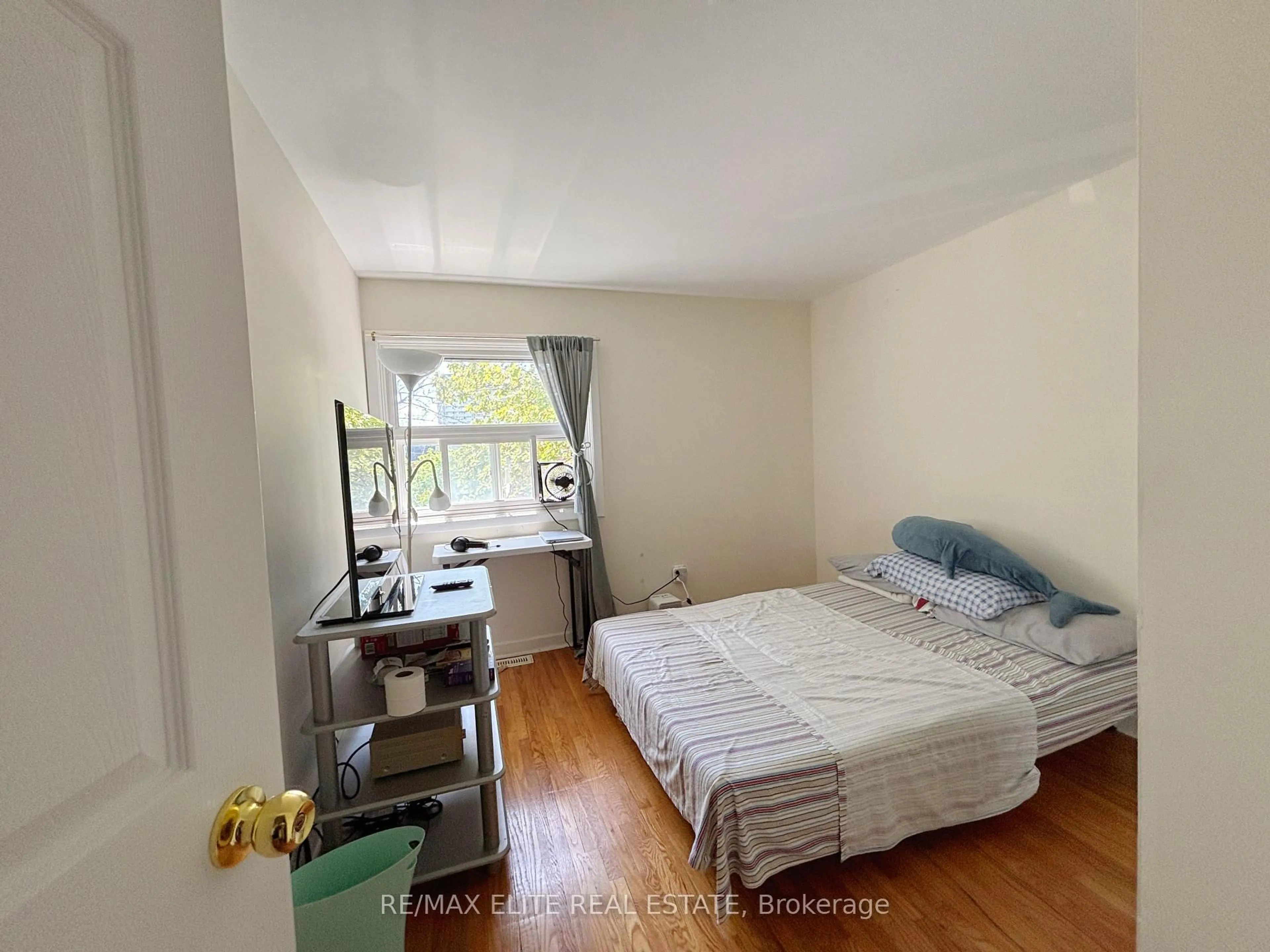 A pic of a room for 110 Purpledusk Tr, Toronto Ontario M1E 4E1