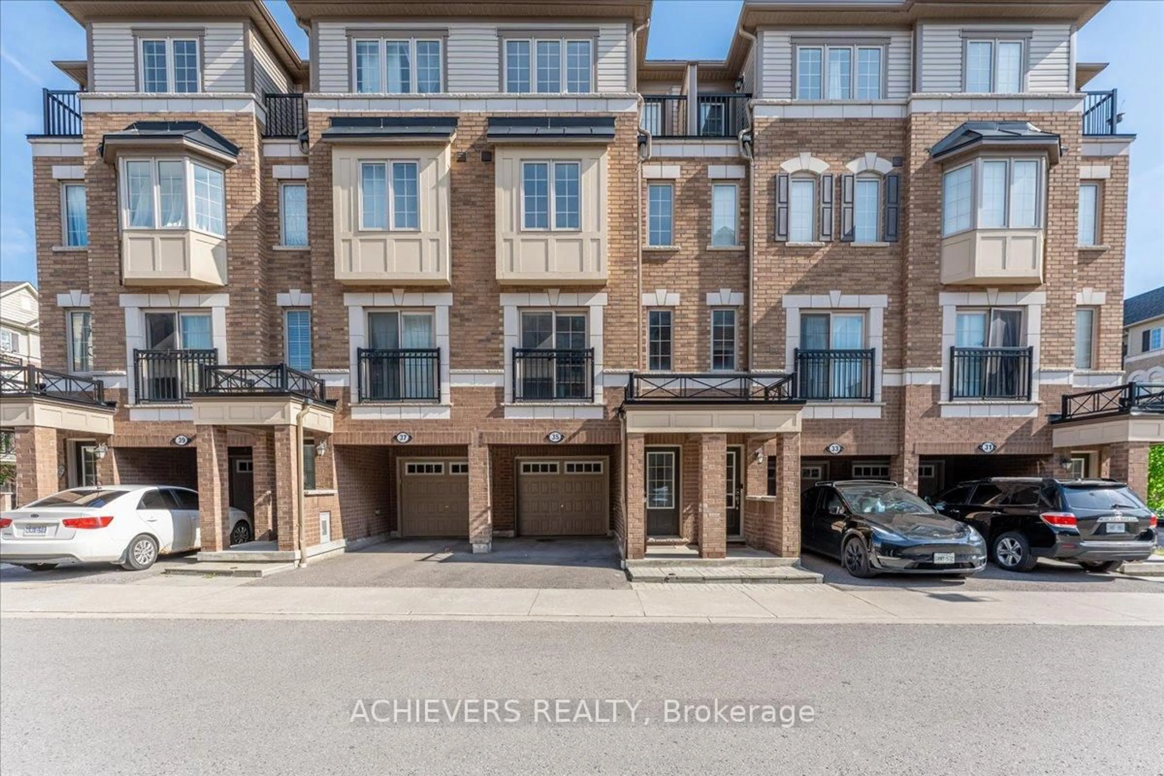 A pic from outside/outdoor area/front of a property/back of a property/a pic from drone, street for 35 Glenstal Path, Oshawa Ontario L1L 0L2
