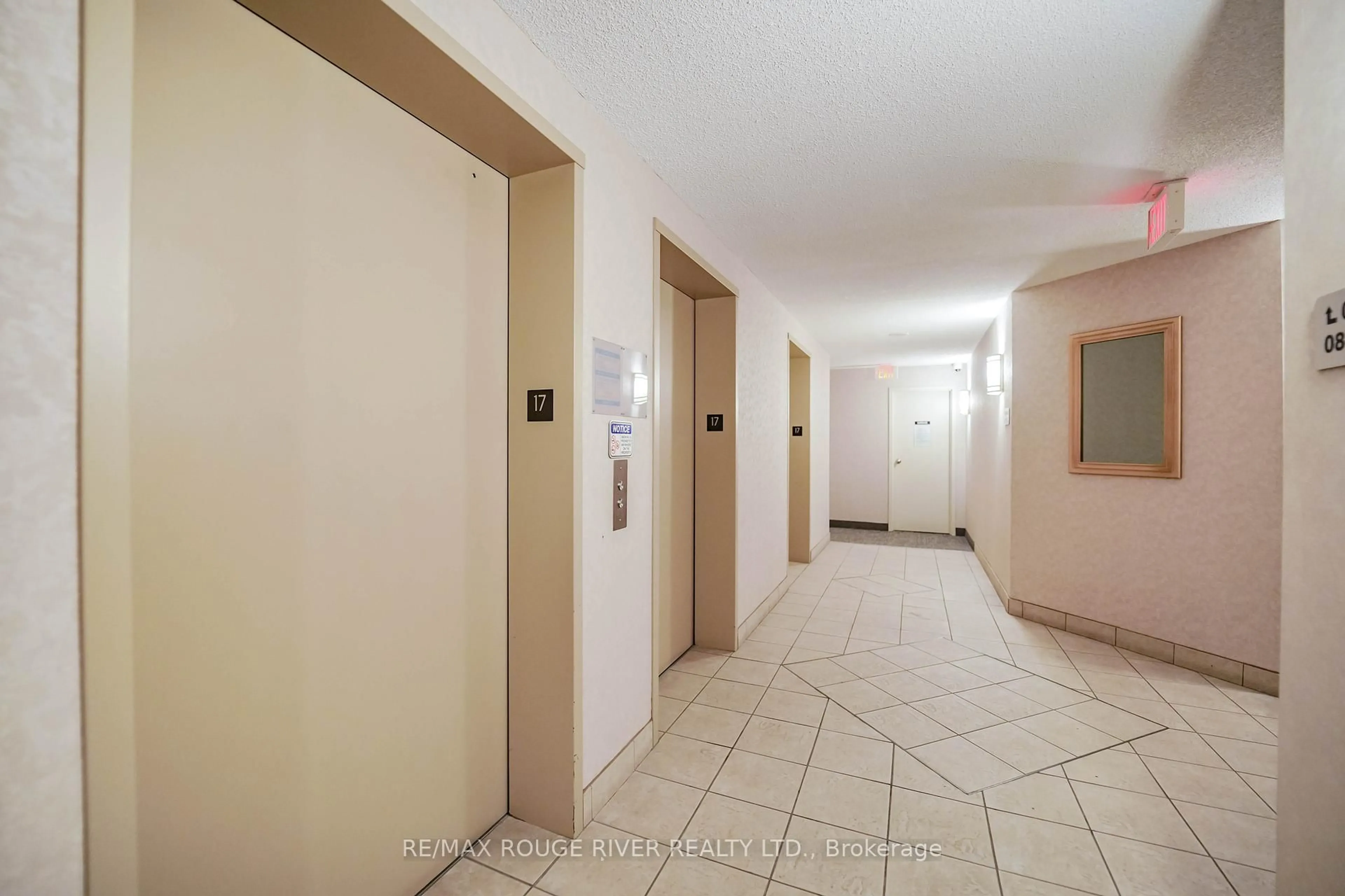 Indoor foyer for 90 Dale Ave #1706, Toronto Ontario M1J 3N4