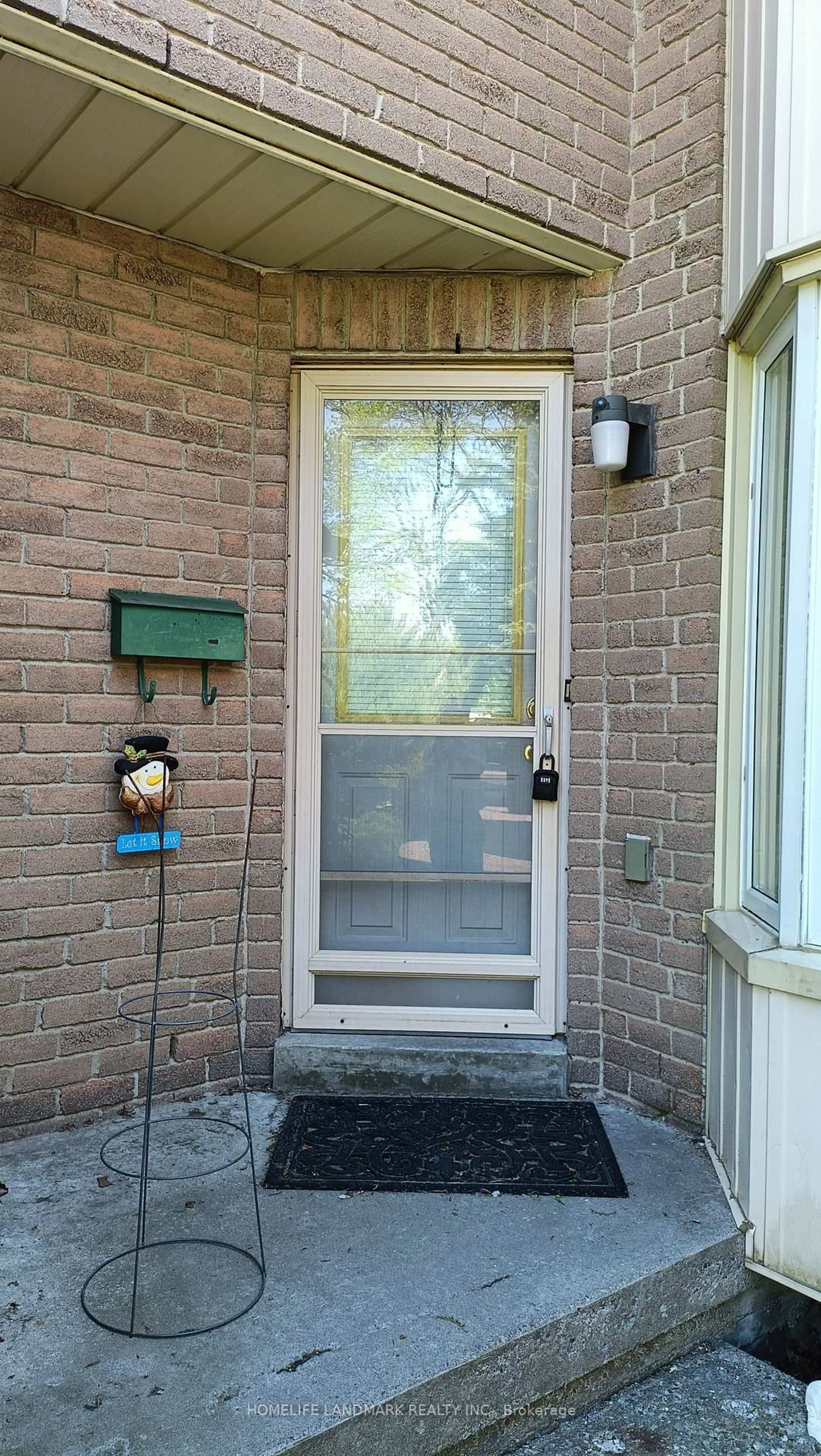 Indoor entryway for 113 Wintermute Blvd, Toronto Ontario M1W 3M8