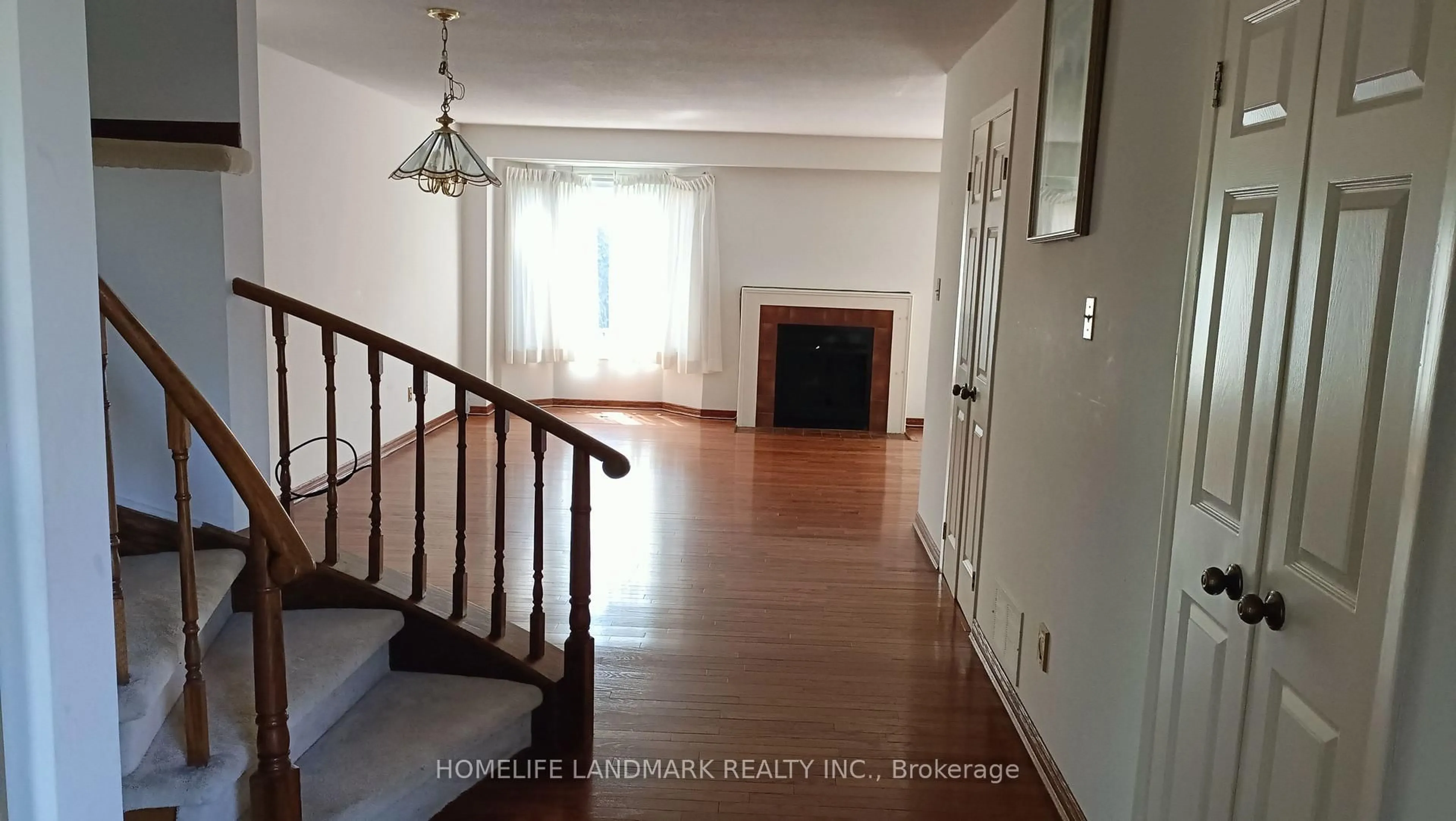 Indoor foyer for 113 Wintermute Blvd, Toronto Ontario M1W 3M8