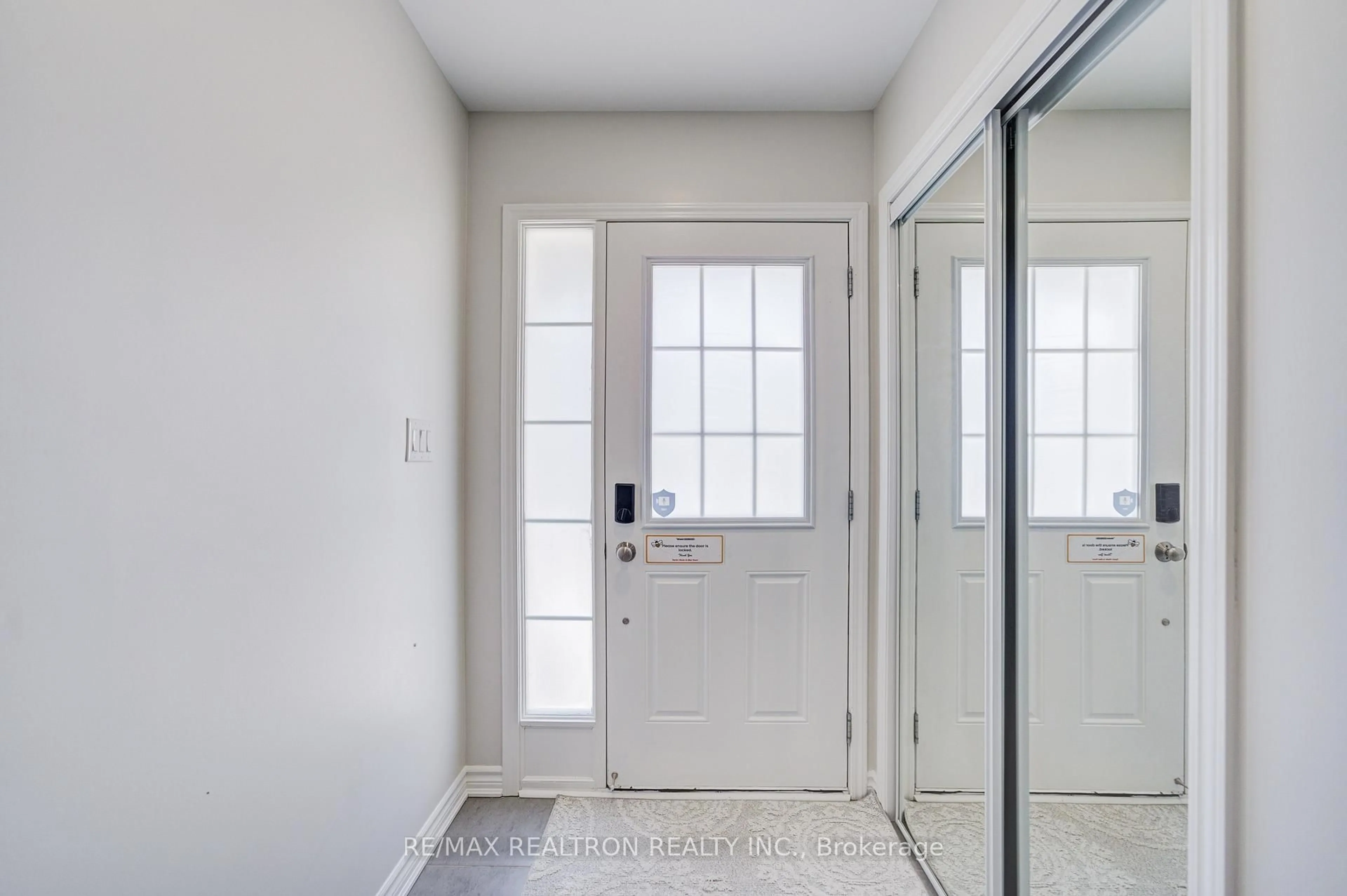 Indoor entryway for 1020 Dragonfly Ave, Pickering Ontario L1X 0E9