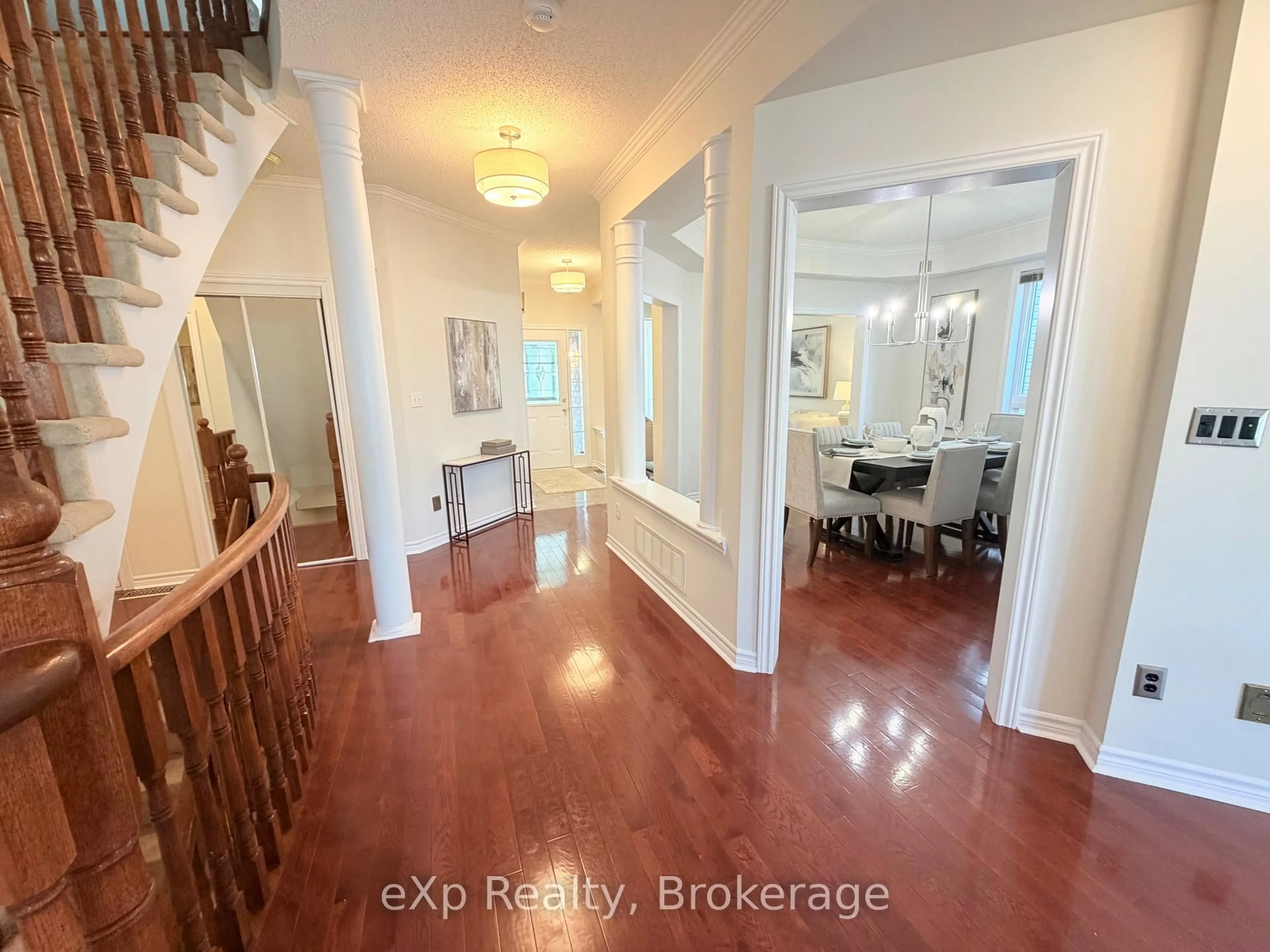 Indoor entryway for 371 Carnwith Dr, Whitby Ontario L1M 2M1