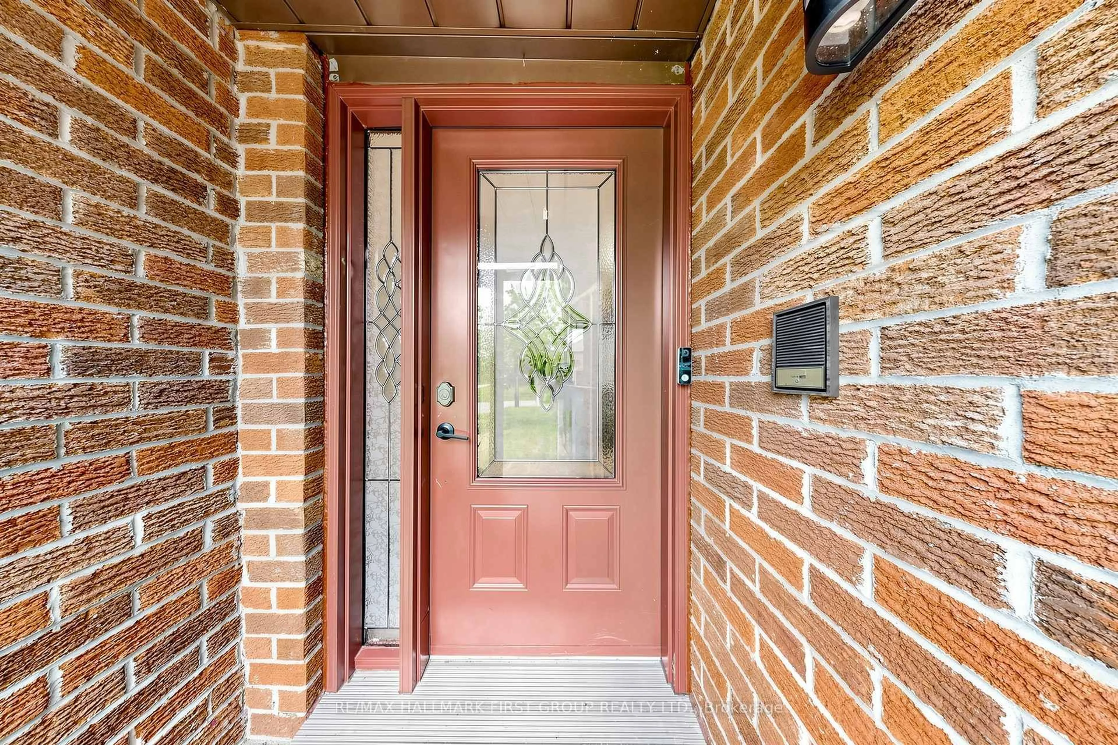 Indoor entryway for 1266 Fawndale Rd, Pickering Ontario L1V 5S1
