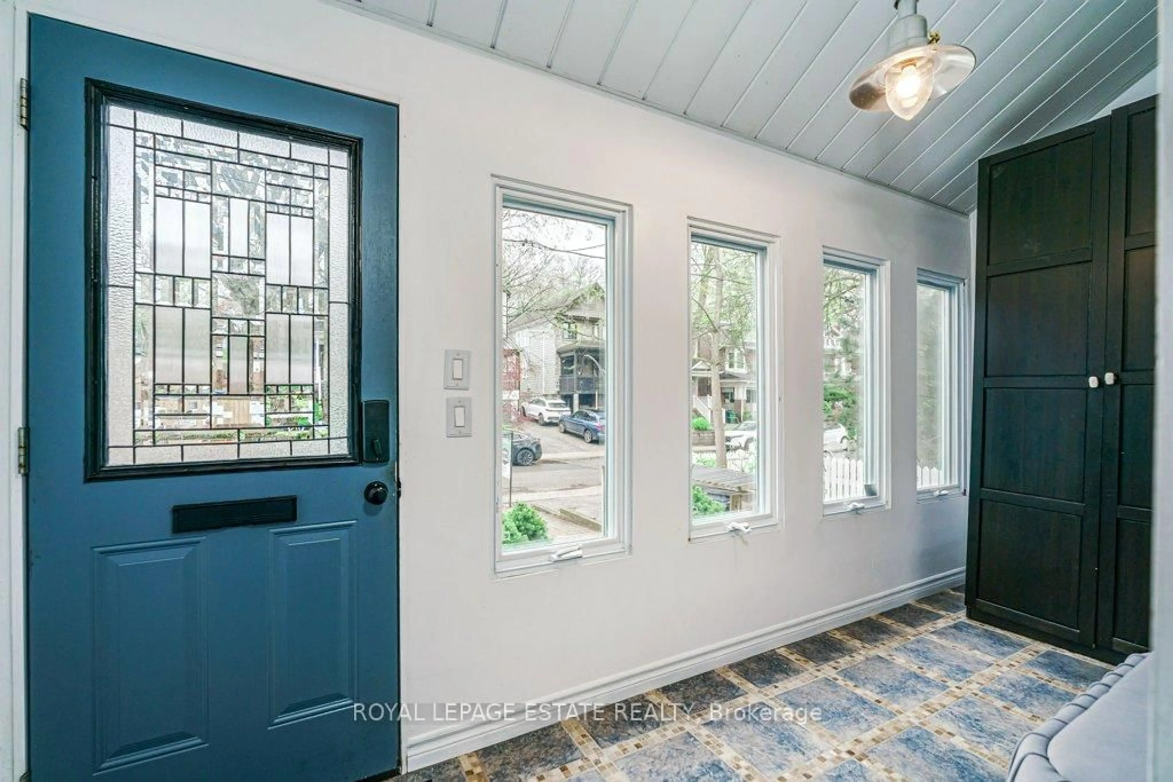 Indoor entryway for 158 Waverley Rd, Toronto Ontario M4L 3T3