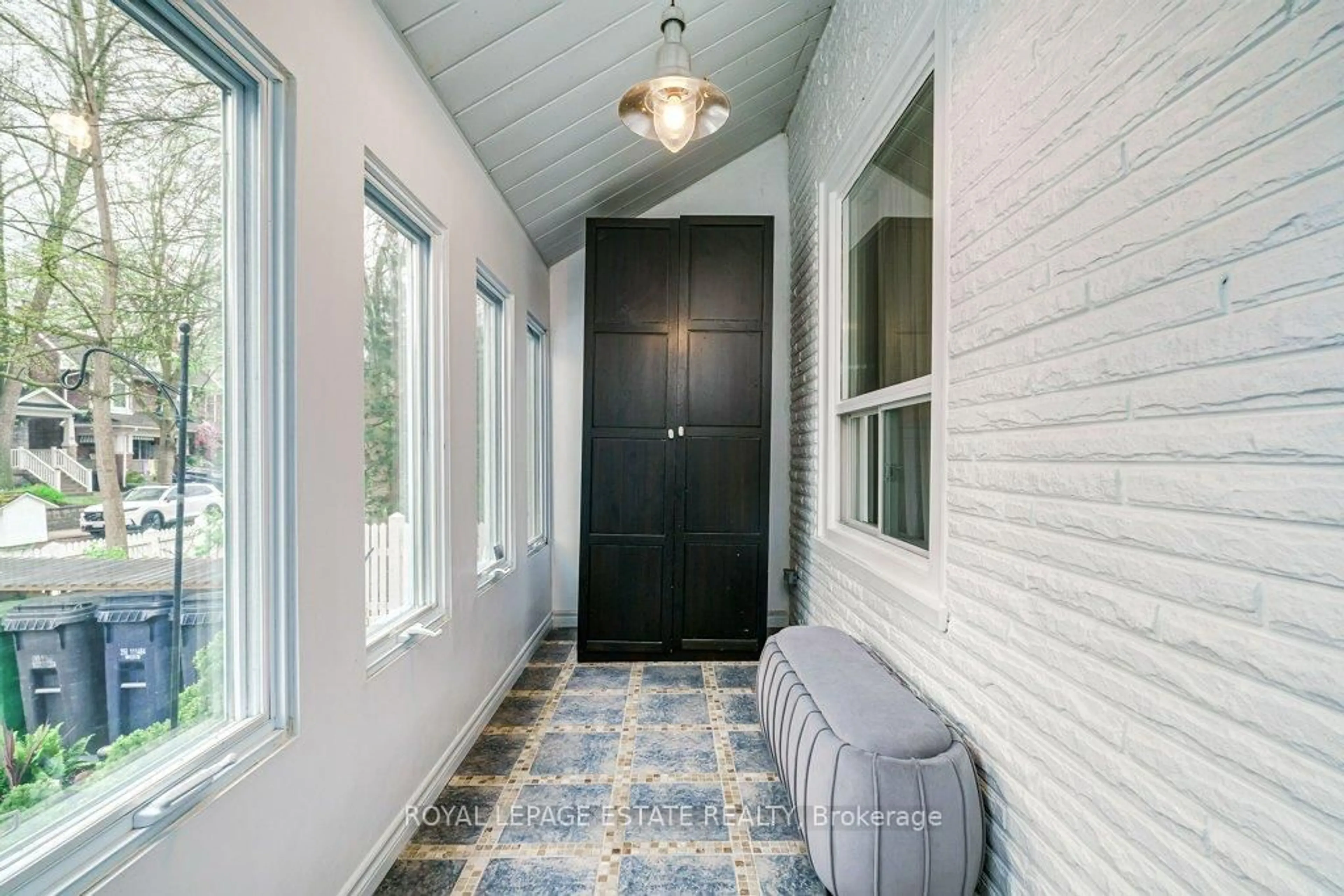 Indoor entryway for 158 Waverley Rd, Toronto Ontario M4L 3T3