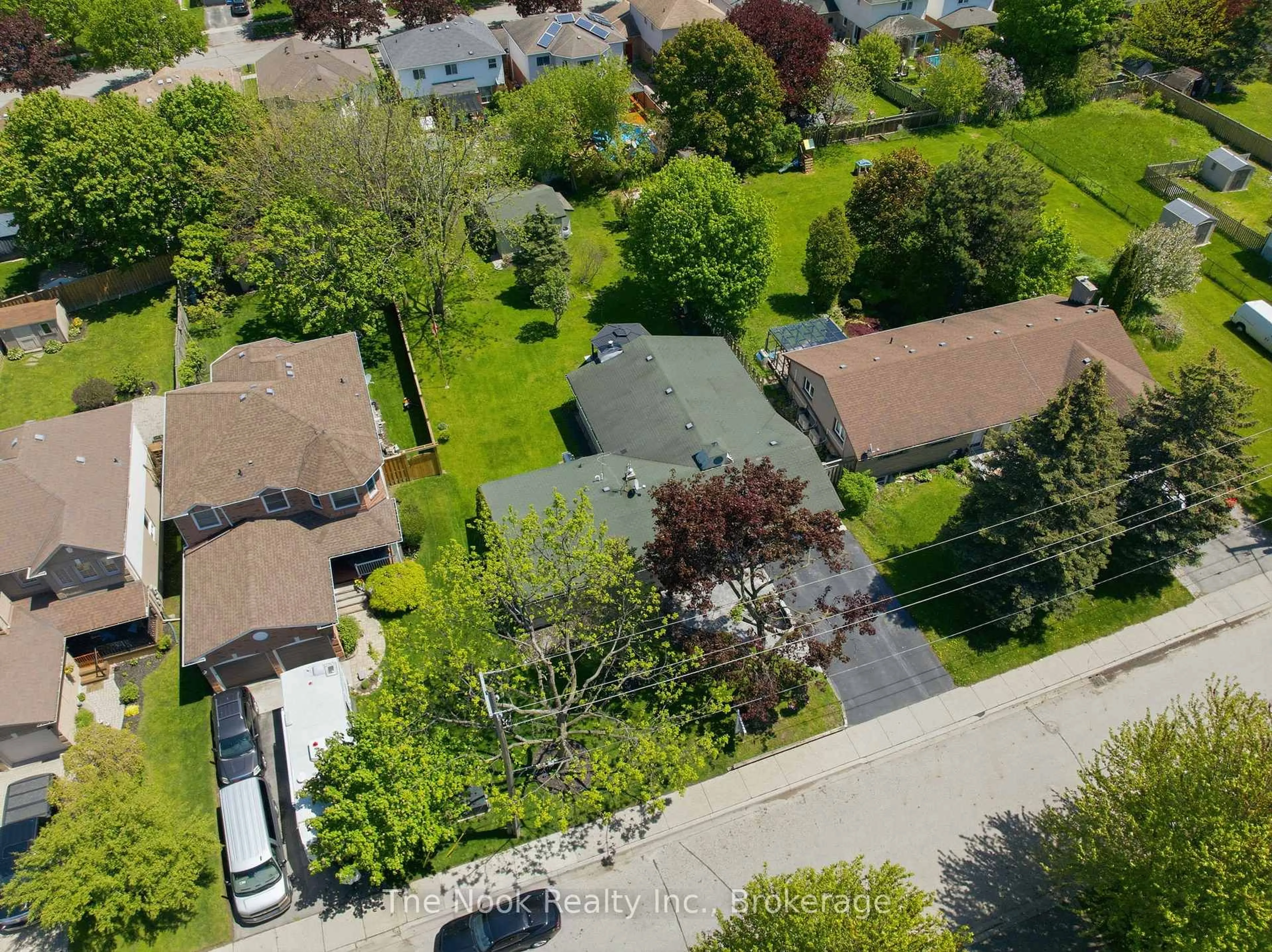 A pic from outside/outdoor area/front of a property/back of a property/a pic from drone, street for 93 Bradshaw St, Clarington Ontario L1C 2H4