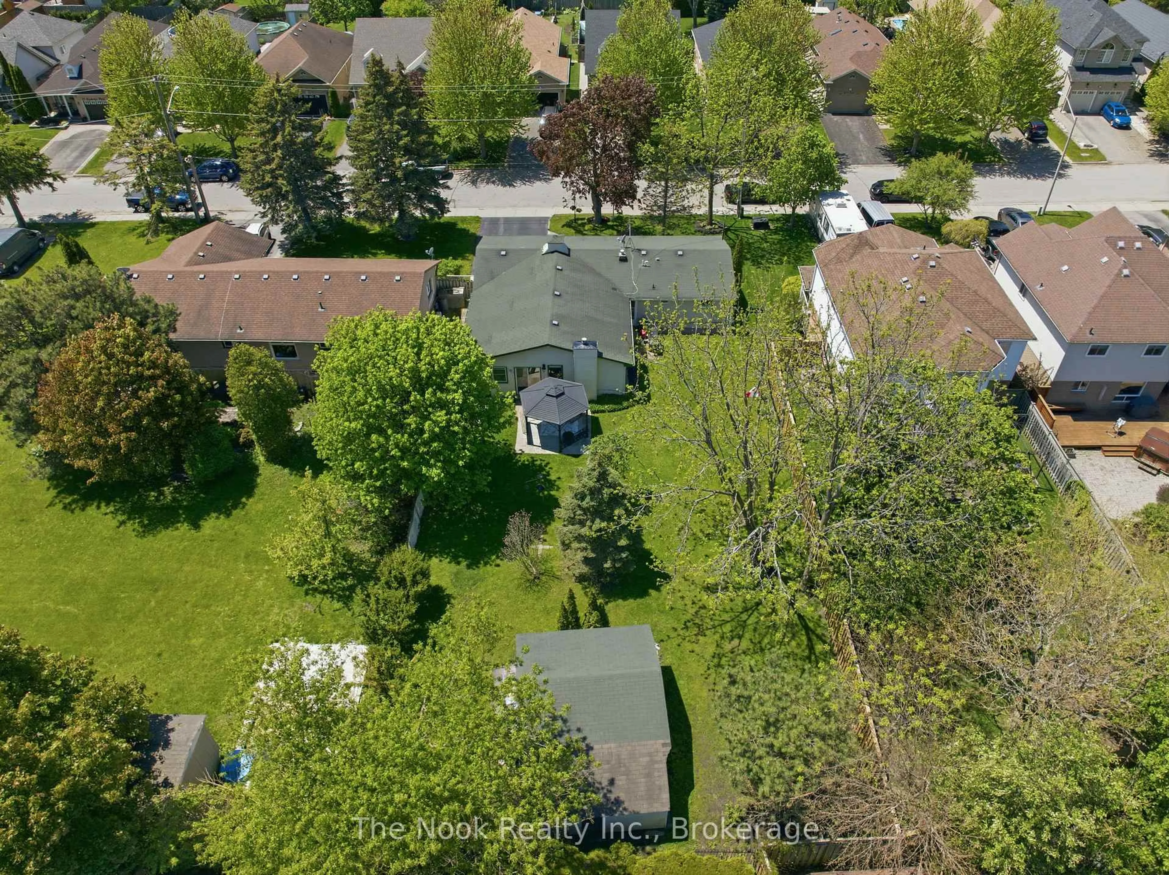 A pic from outside/outdoor area/front of a property/back of a property/a pic from drone, street for 93 Bradshaw St, Clarington Ontario L1C 2H4