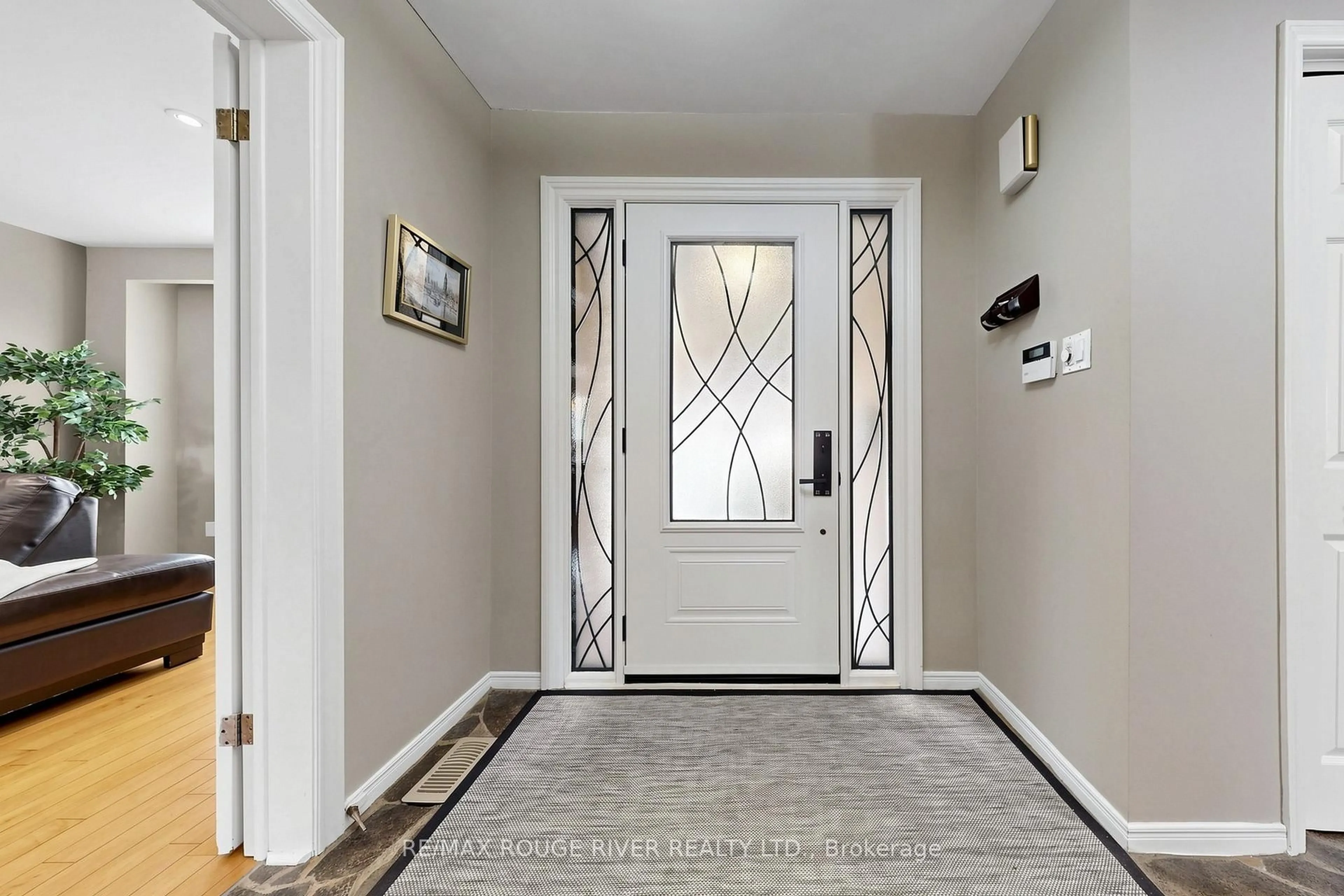 Indoor entryway for 21 Ramblewood Dr, Toronto Ontario M1C 3E2