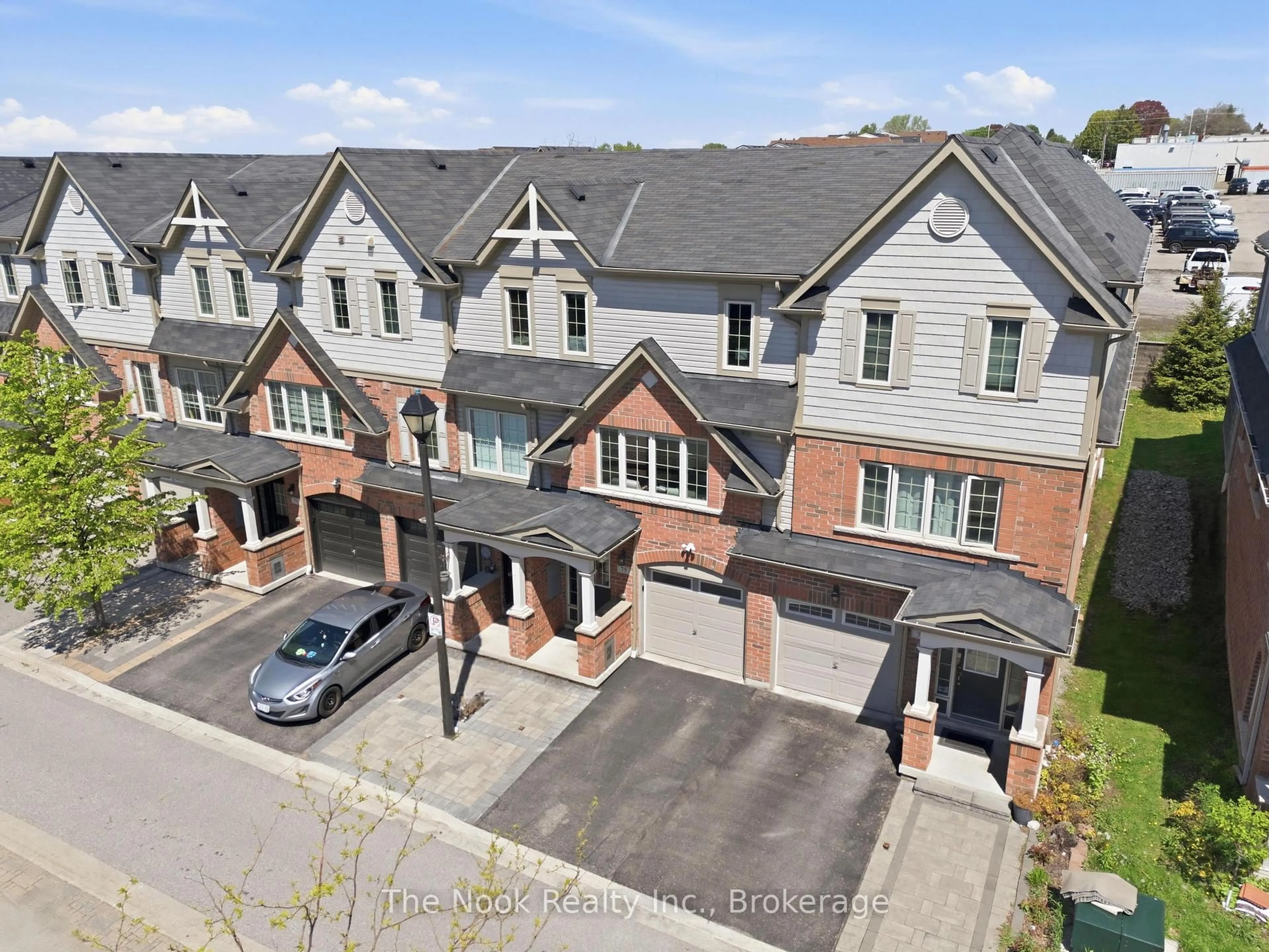 A pic from outside/outdoor area/front of a property/back of a property/a pic from drone, street for 75 Magpie Way, Whitby Ontario L1N 0K5