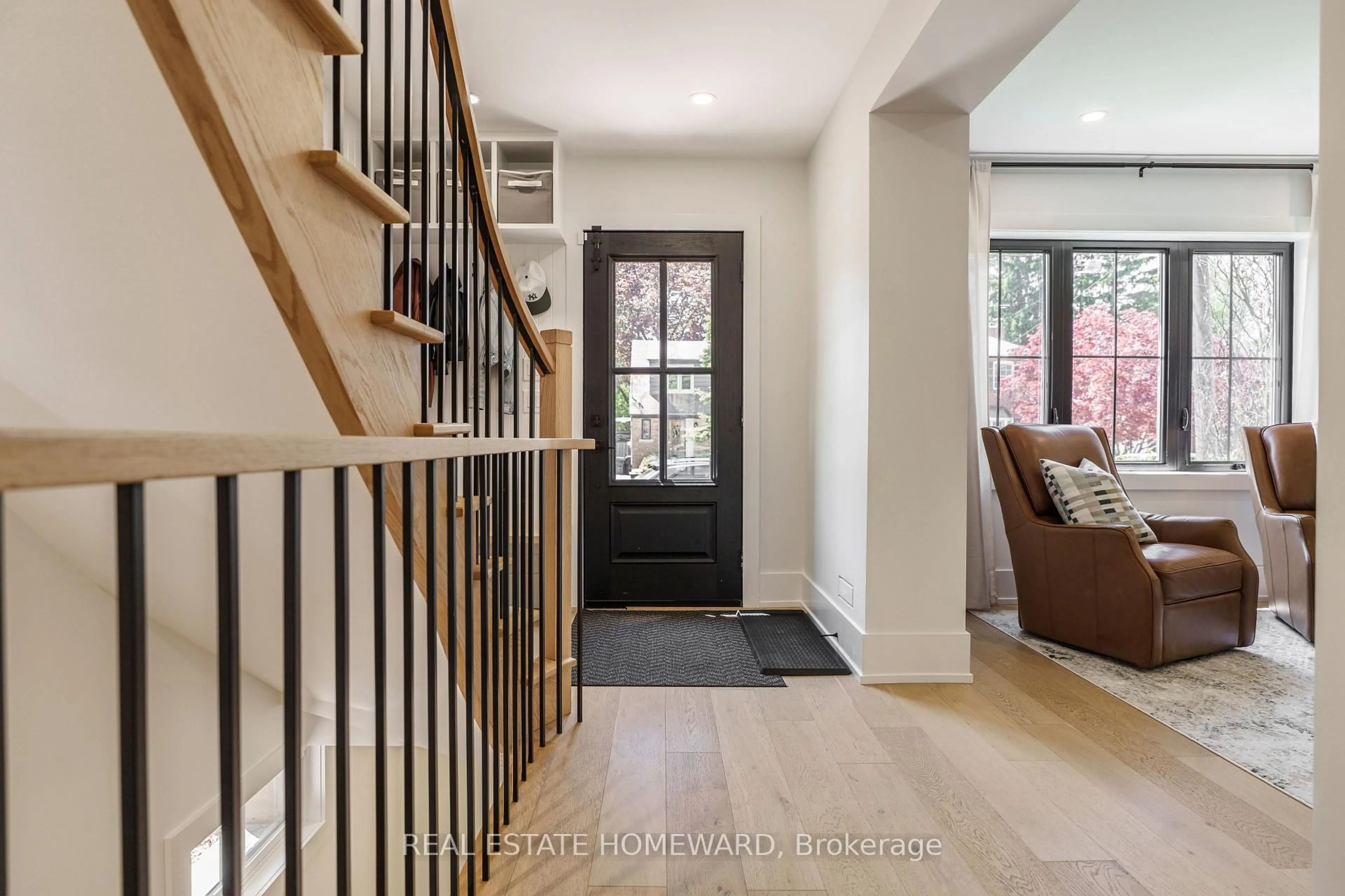Indoor entryway for 27 Avalon Blvd, Toronto Ontario M1N 3J1