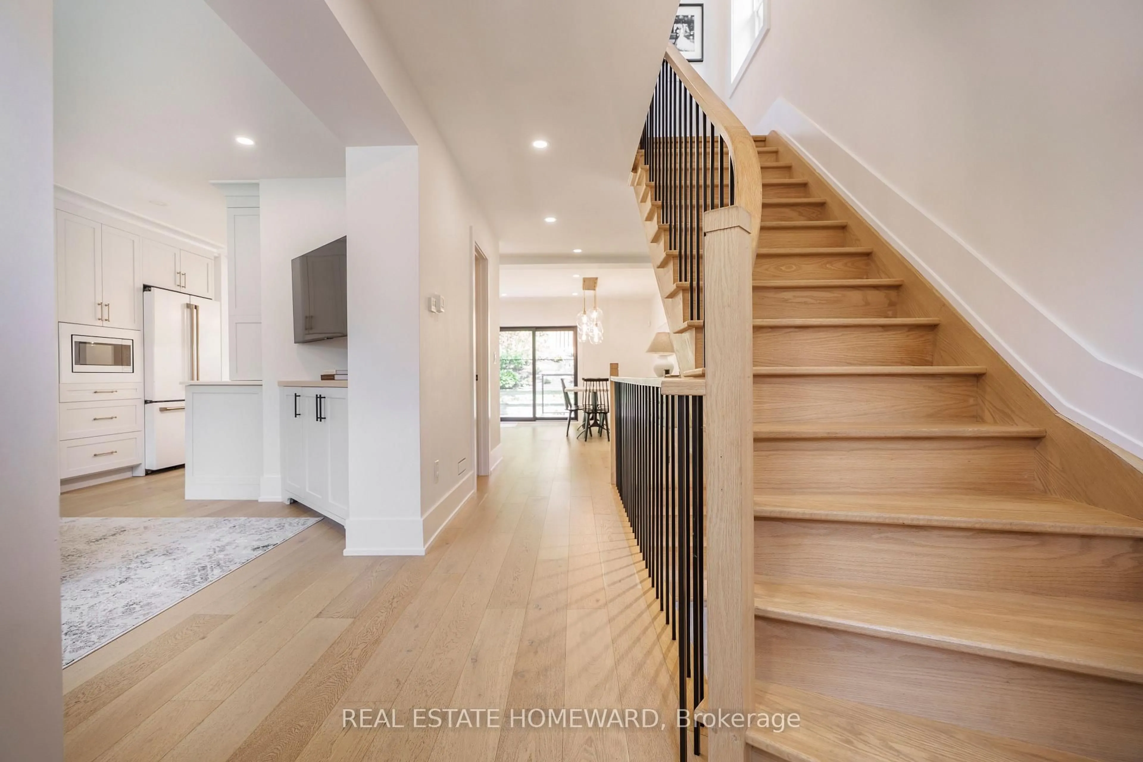 Indoor entryway for 27 Avalon Blvd, Toronto Ontario M1N 3J1