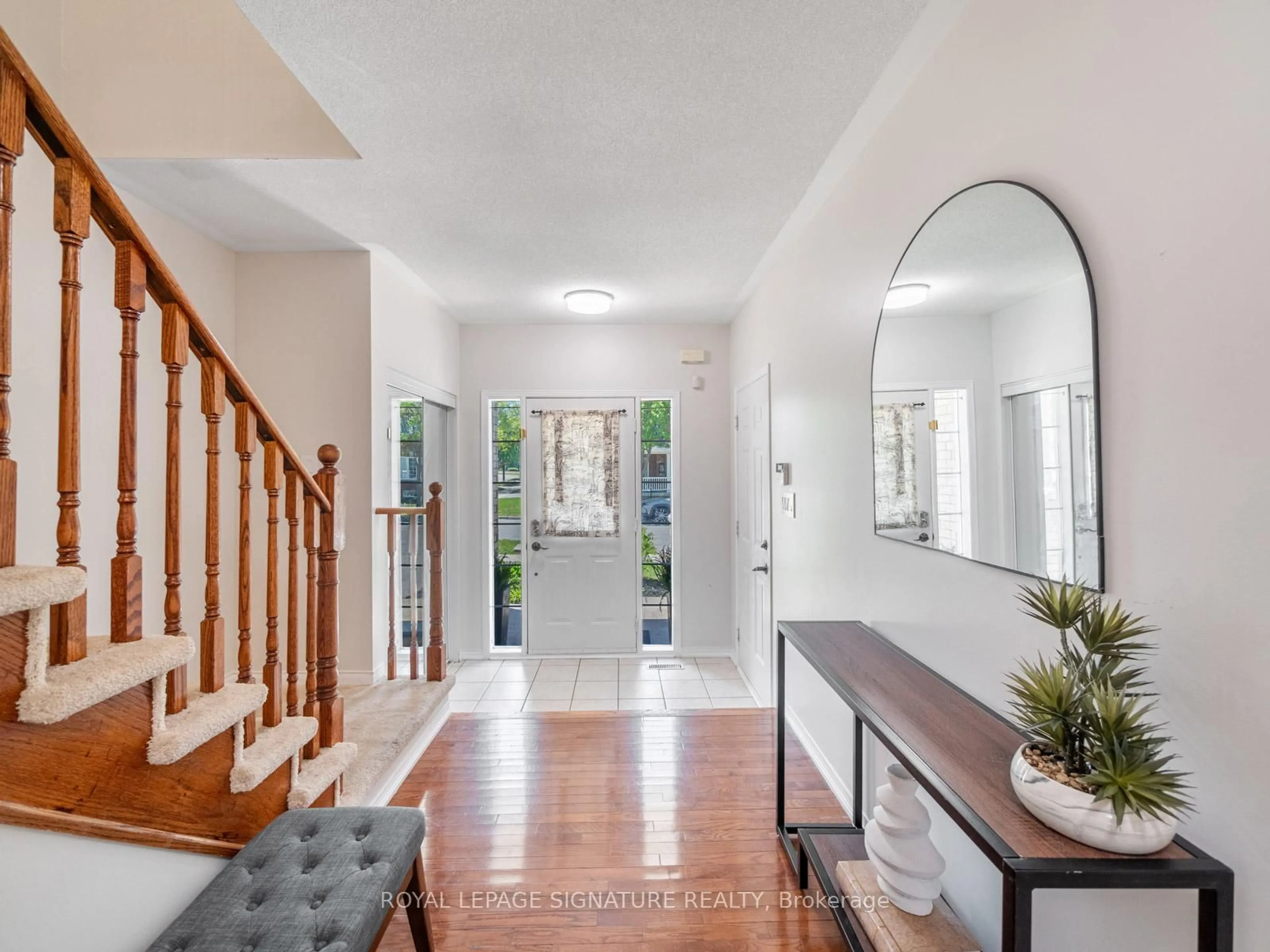 Indoor entryway for 7 Decatur Pl, Whitby Ontario L1R 3R1