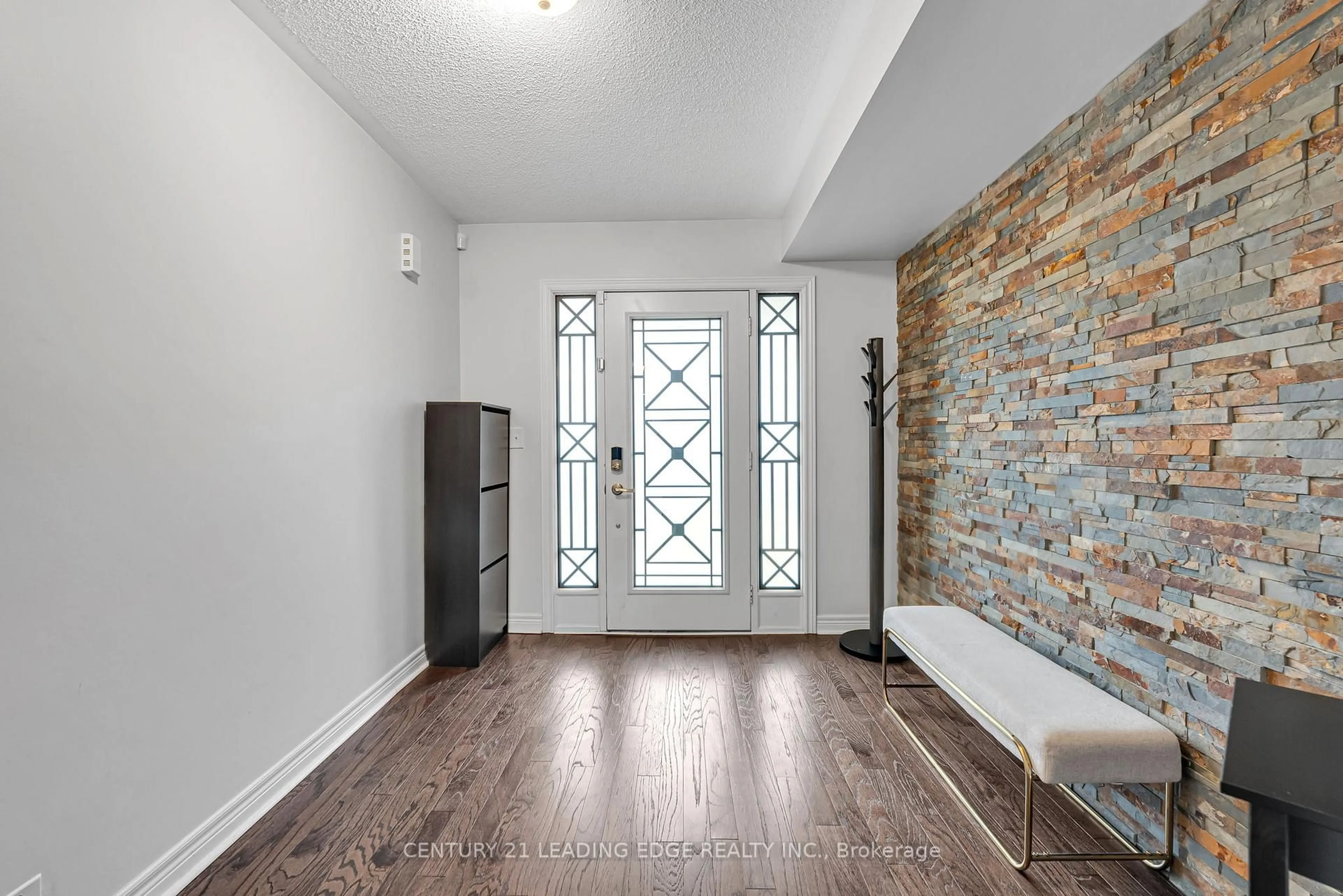 Indoor entryway for 1727 Carousel Dr, Pickering Ontario L1X 0C1