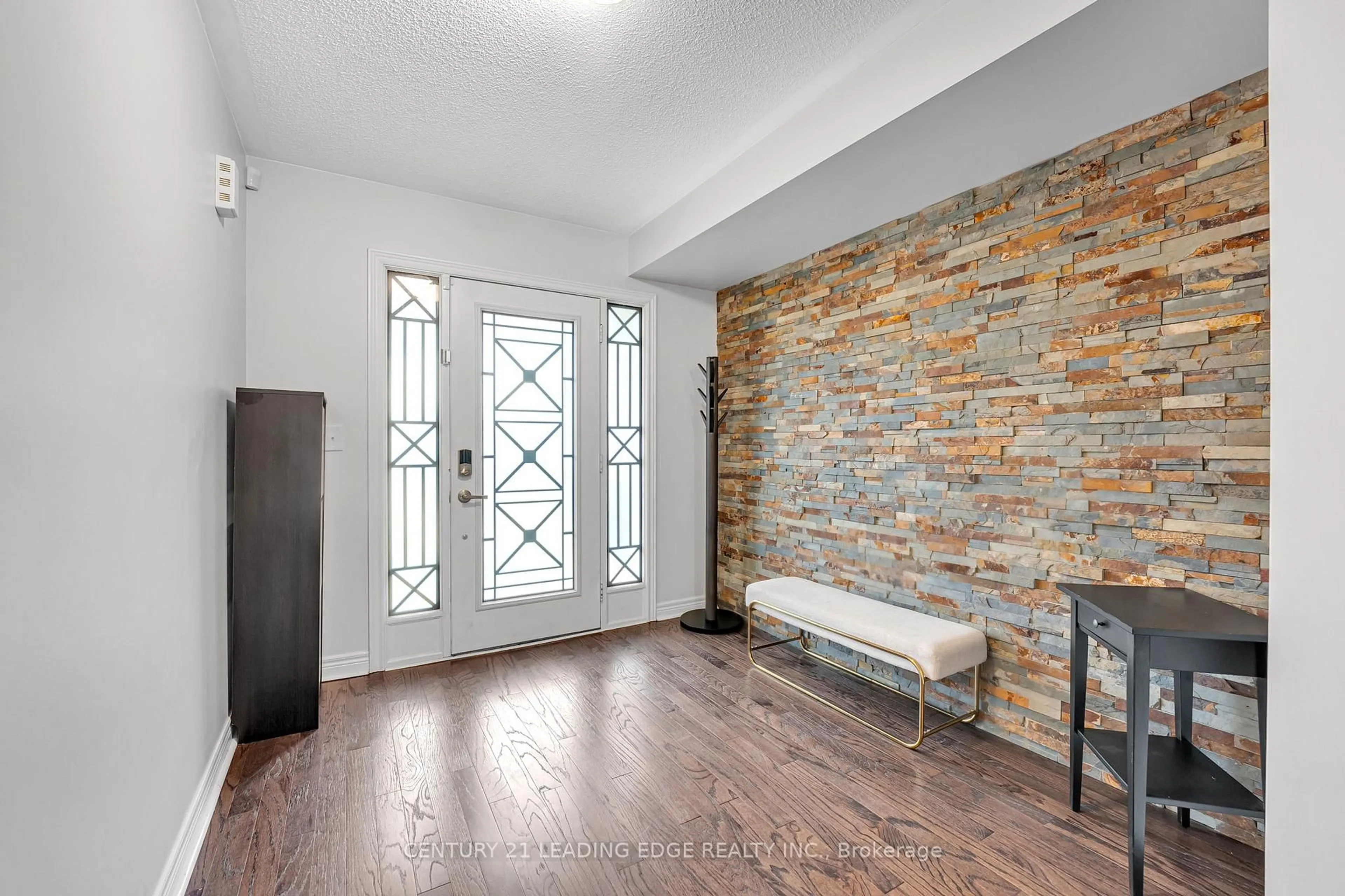 Indoor entryway for 1727 Carousel Dr, Pickering Ontario L1X 0C1