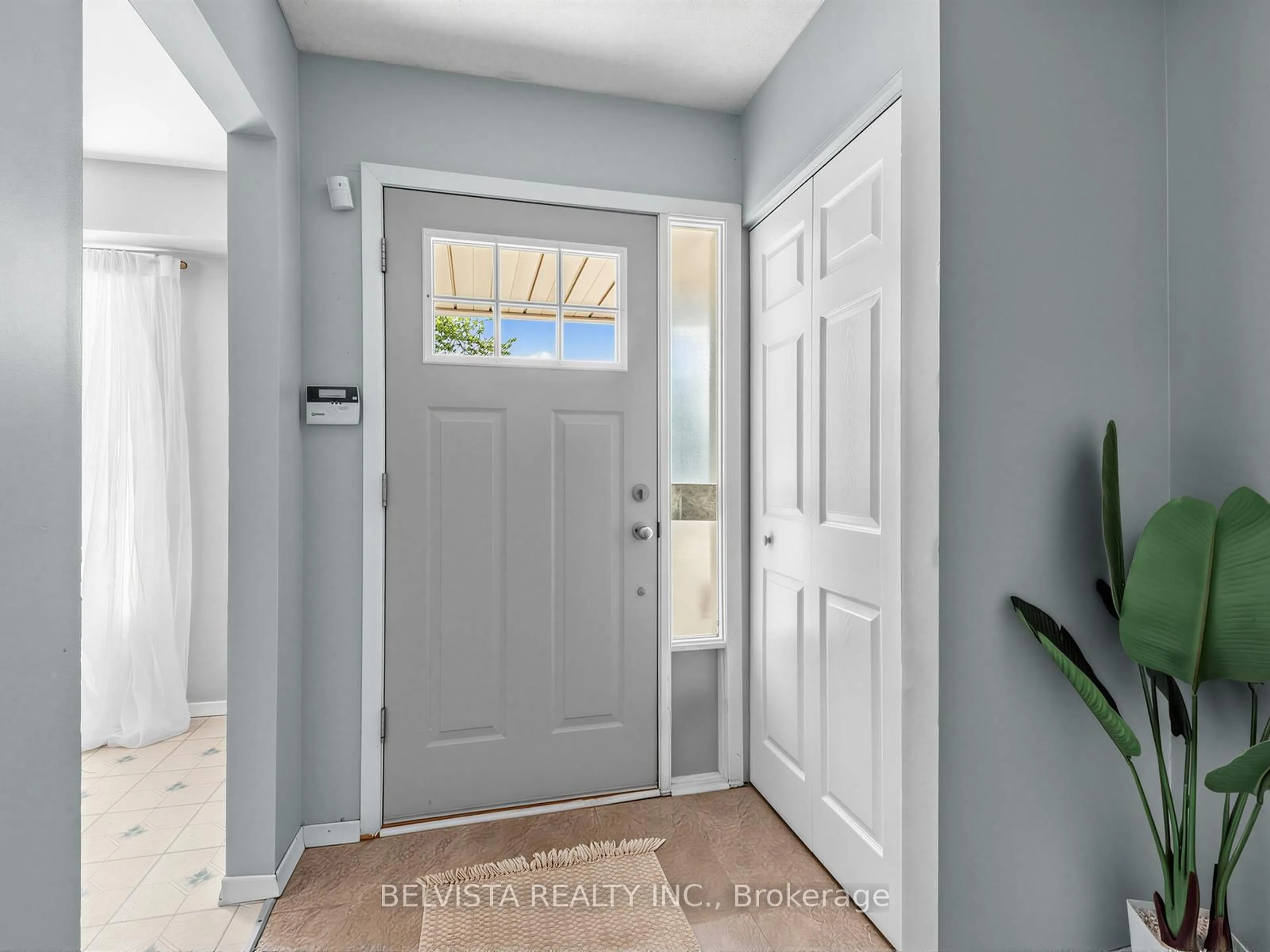 Indoor entryway for 1457 Wecker Dr, Oshawa Ontario L1J 6N1