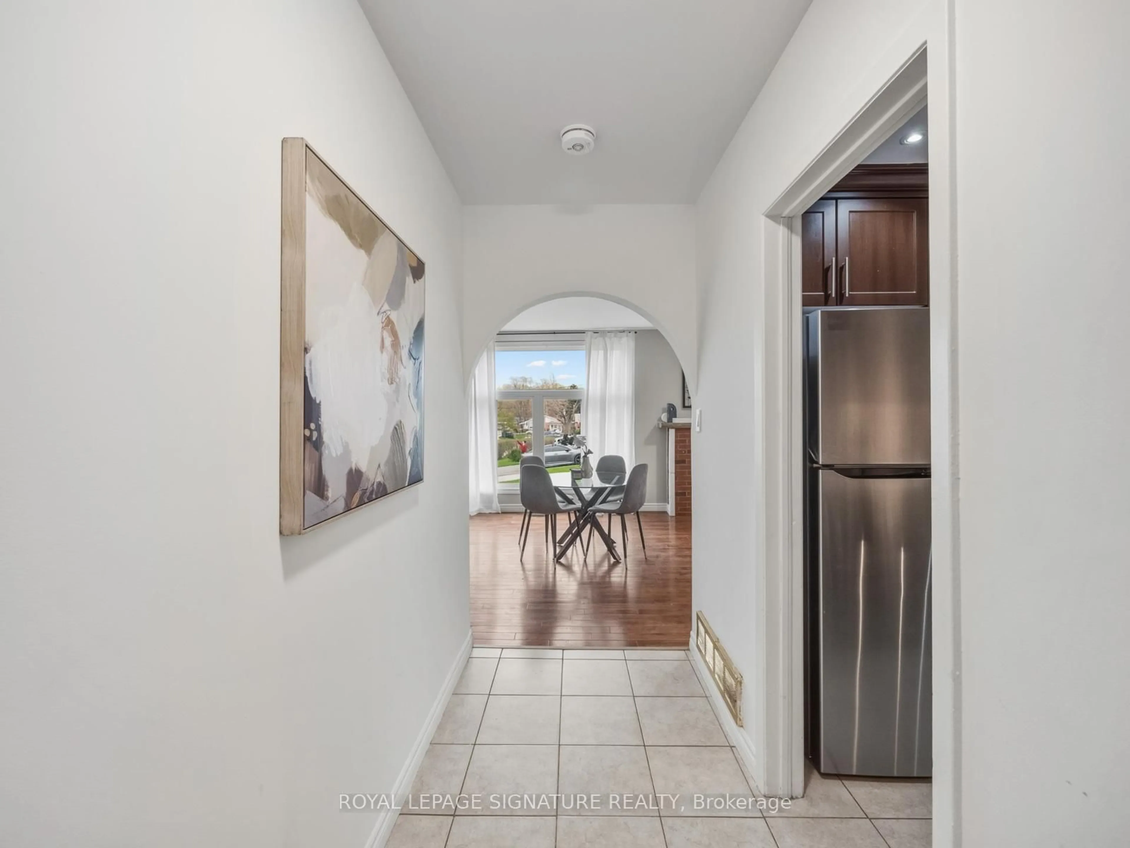 Indoor entryway for 19 Shoreland Cres, Toronto Ontario M1G 1M4
