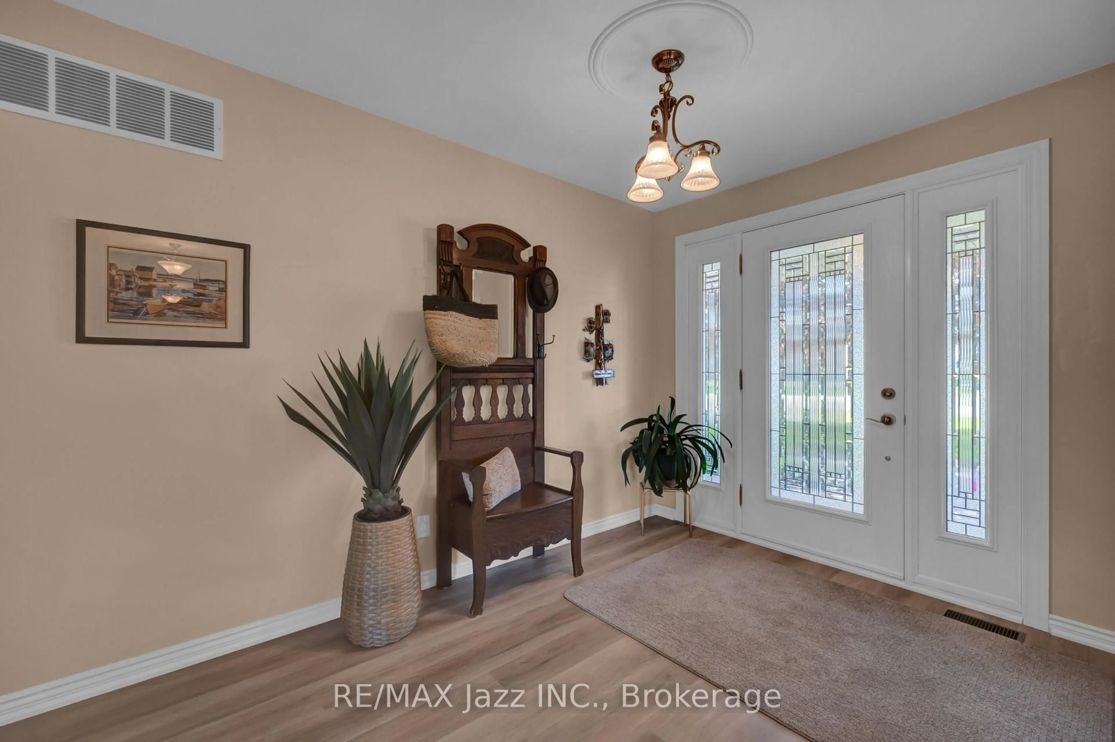 Indoor entryway for 961 Swiss Hts, Oshawa Ontario L1K 2A7