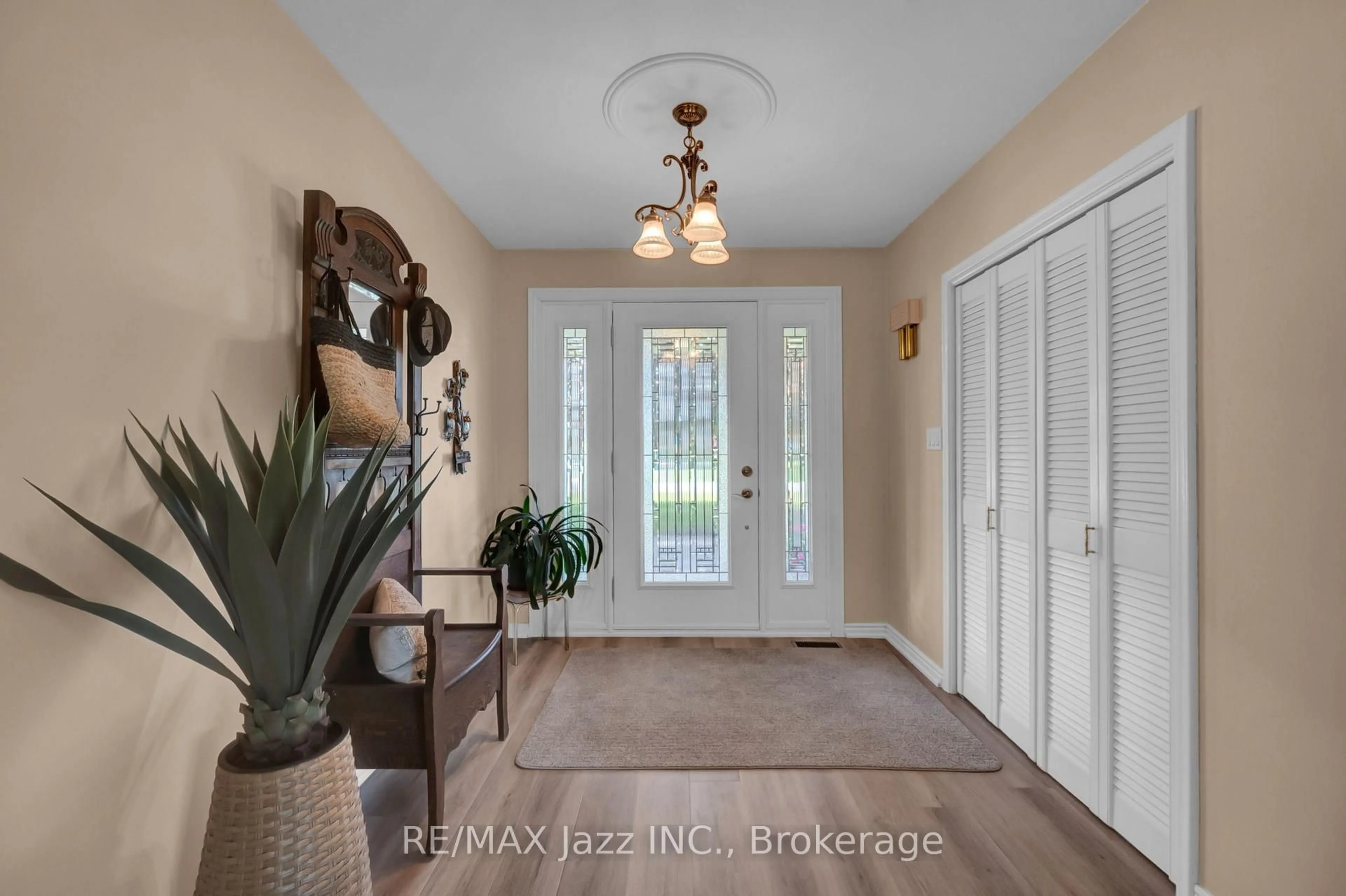 Indoor entryway for 961 Swiss Hts, Oshawa Ontario L1K 2A7