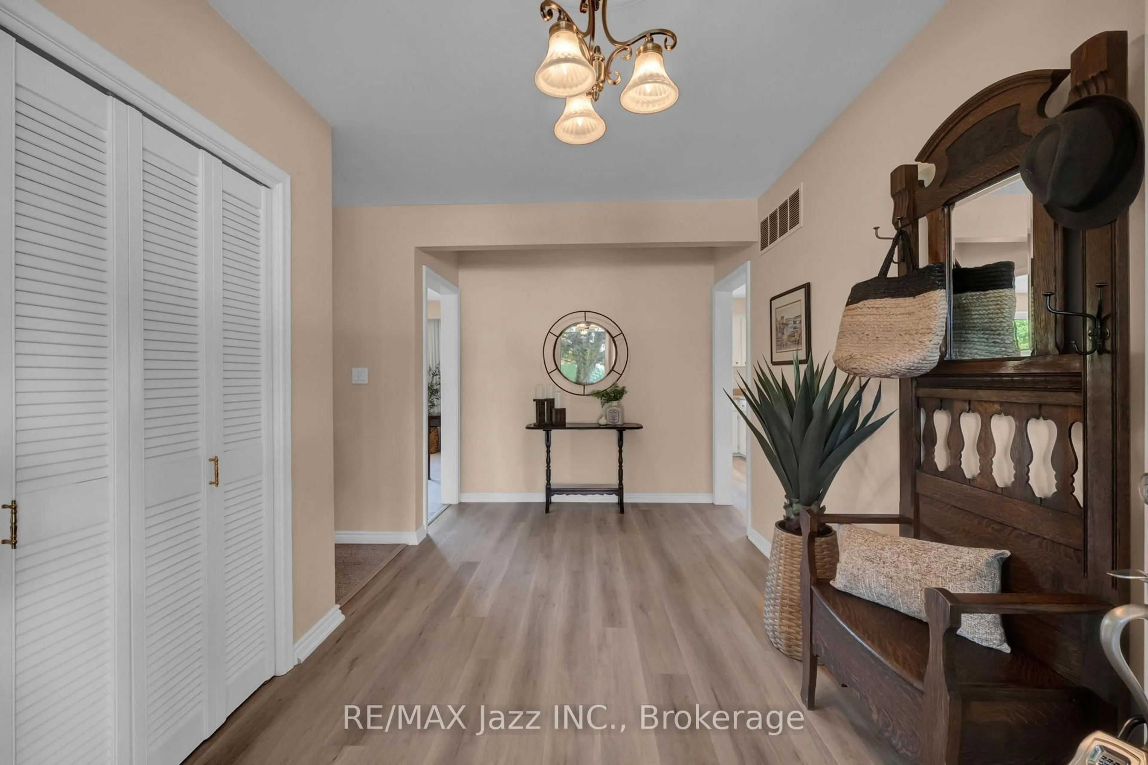 Indoor entryway for 961 Swiss Hts, Oshawa Ontario L1K 2A7