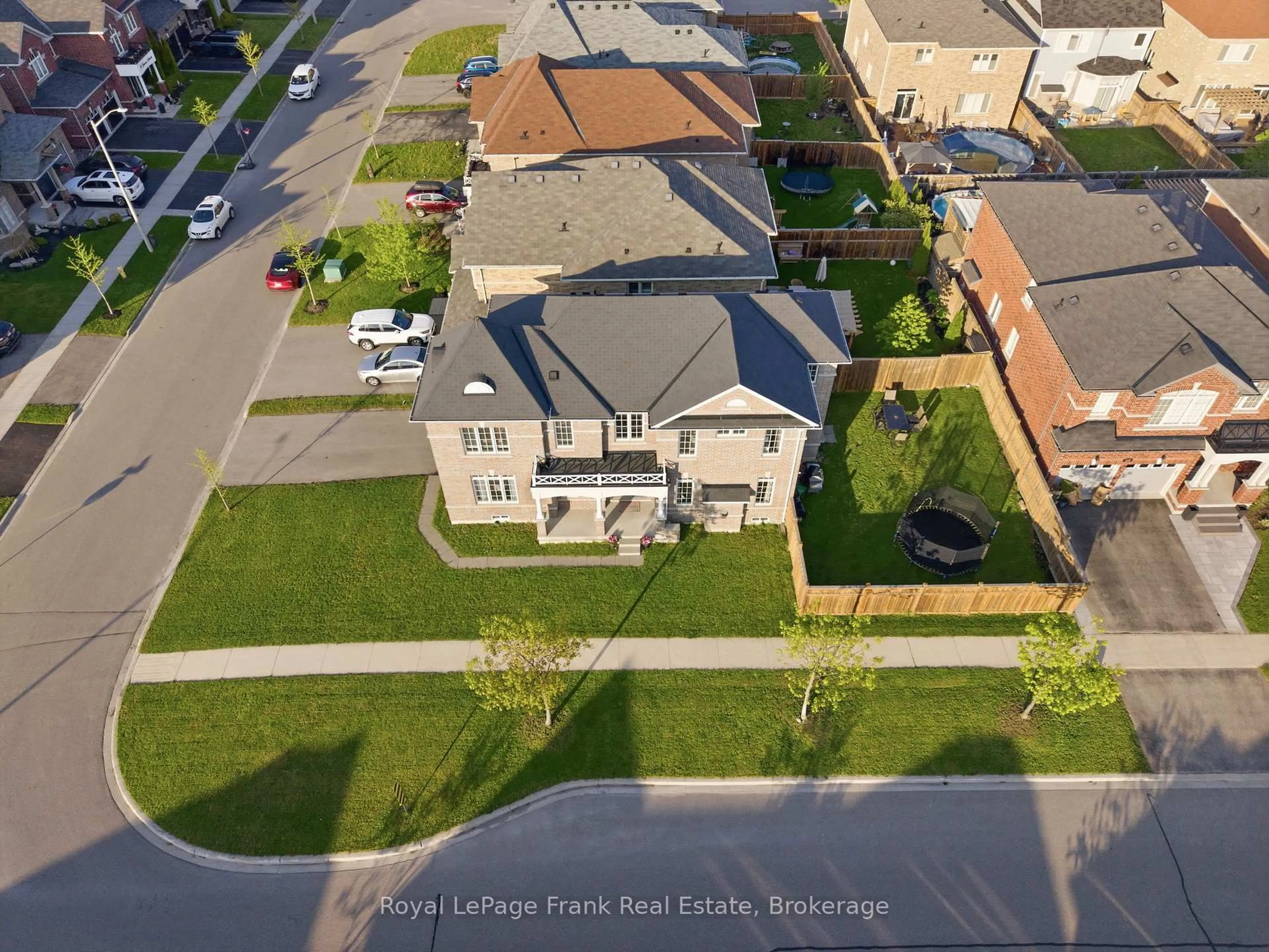 A pic from outside/outdoor area/front of a property/back of a property/a pic from drone, street for 1 Gomme Ave, Clarington Ontario L1B 1G9