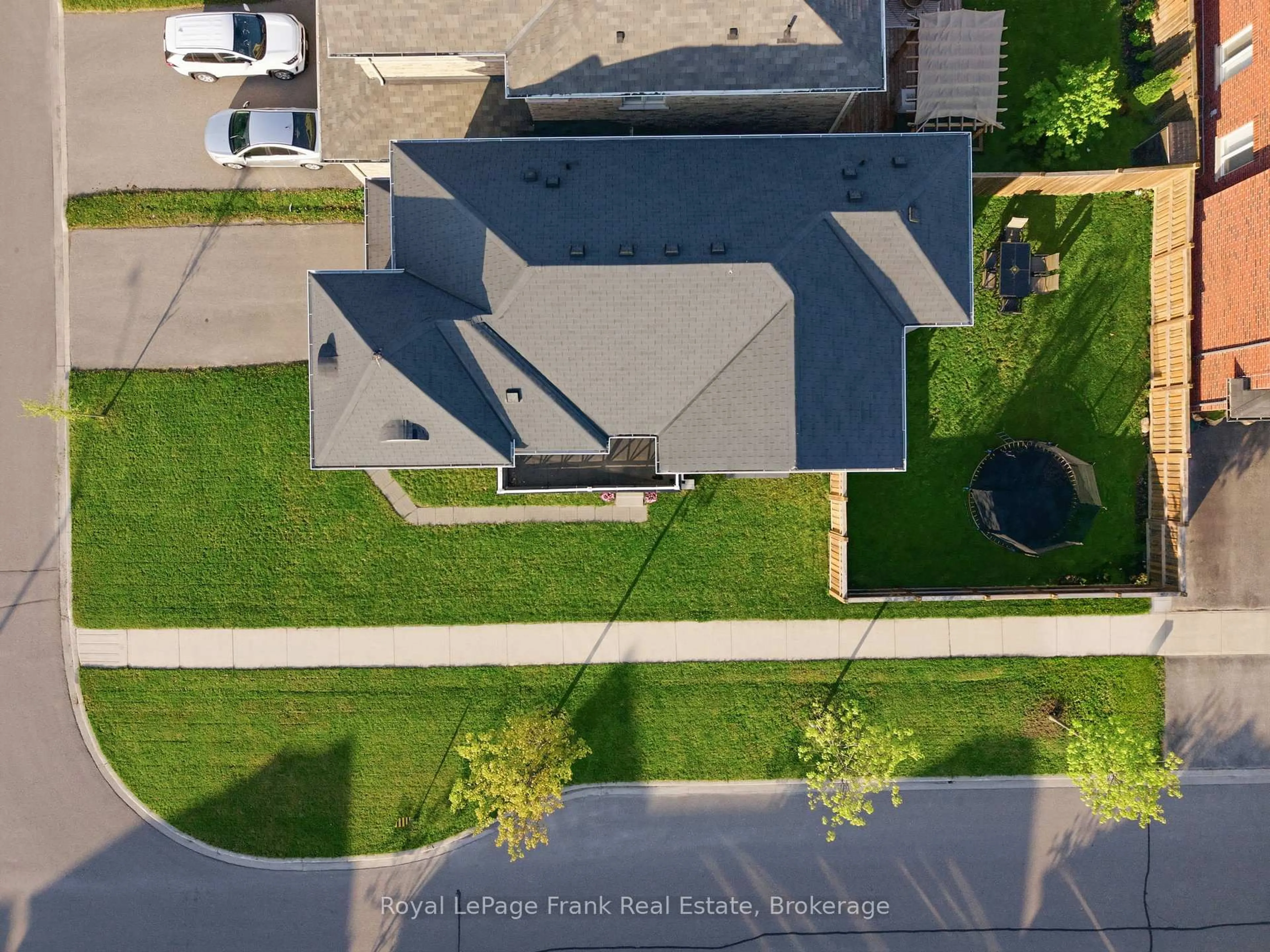 A pic from outside/outdoor area/front of a property/back of a property/a pic from drone, street for 1 Gomme Ave, Clarington Ontario L1B 1G9