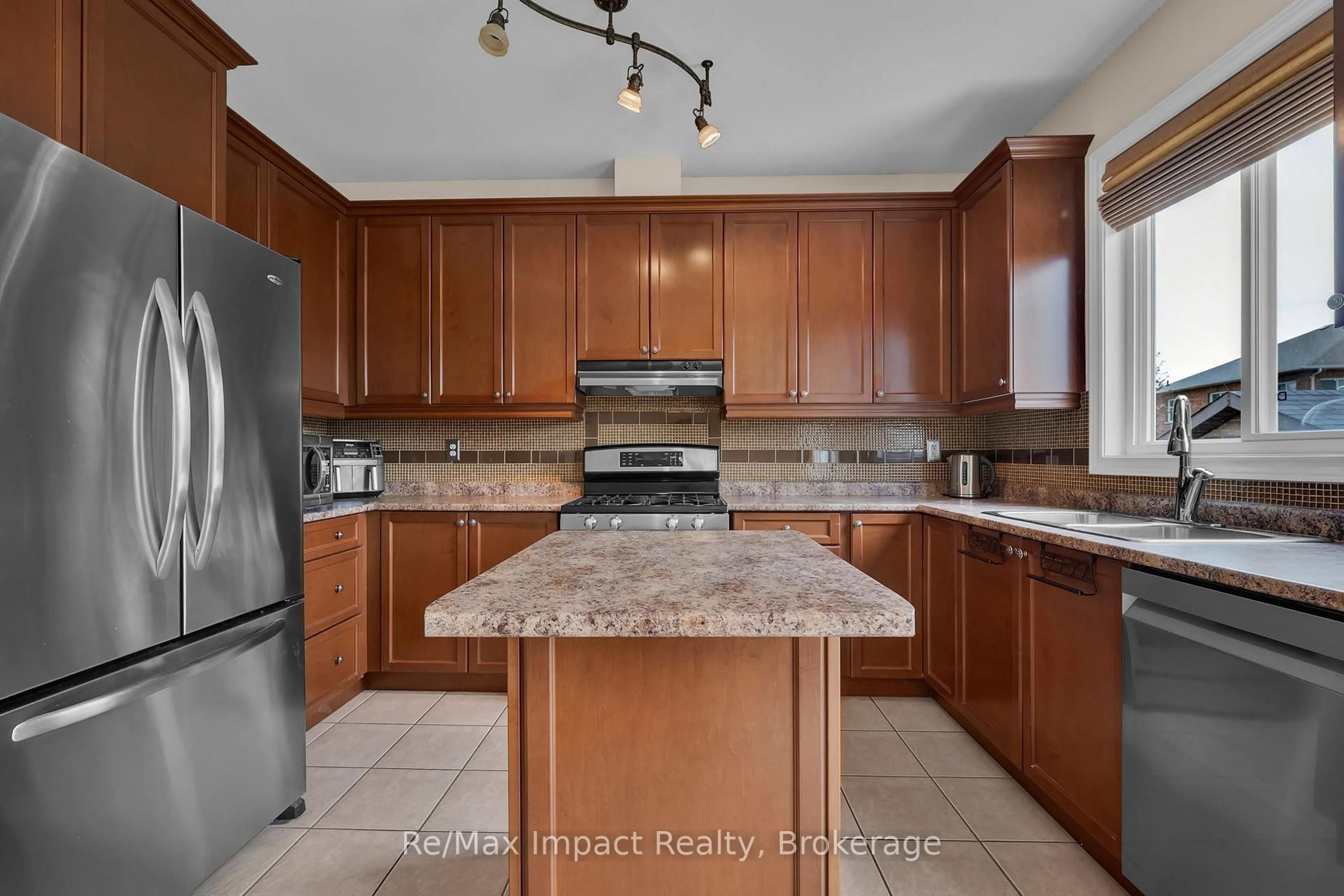 Open concept kitchen, ceramic/tile floor for 14A Hunt St, Clarington Ontario L1C 0A4