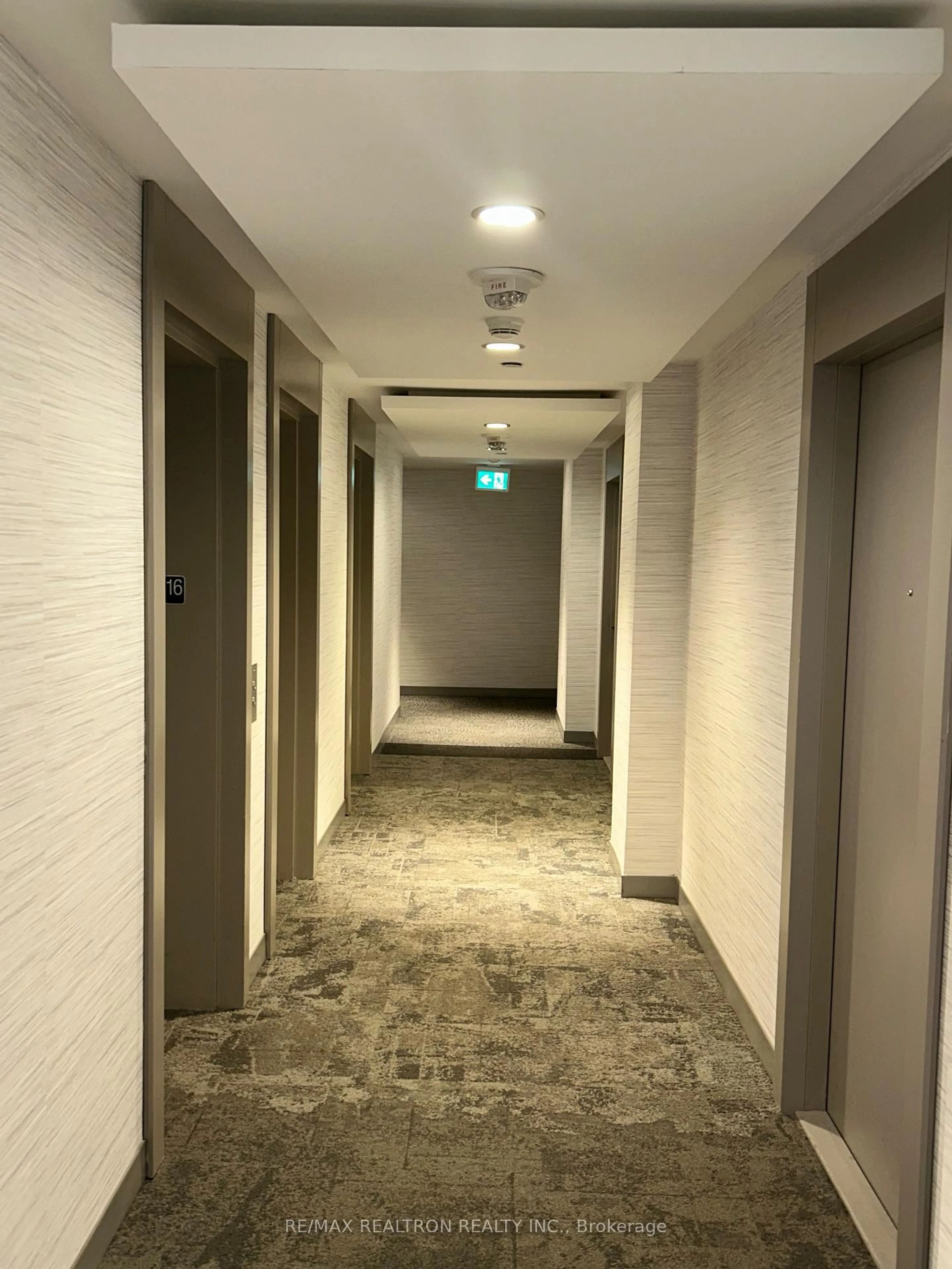 Indoor foyer for 3220 Sheppard Ave #1609, Toronto Ontario M1T 0B7