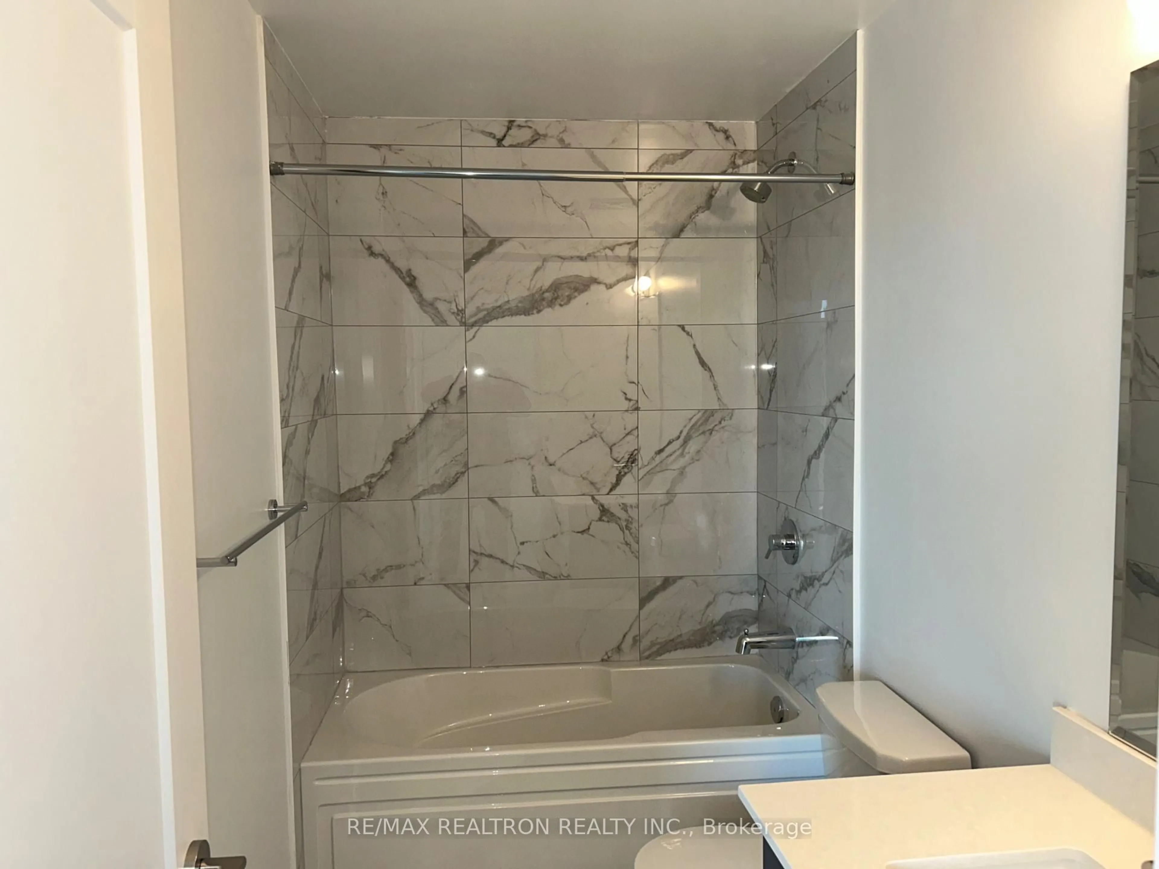 Contemporary bathroom, ceramic/tile floor for 3220 Sheppard Ave #1609, Toronto Ontario M1T 0B7