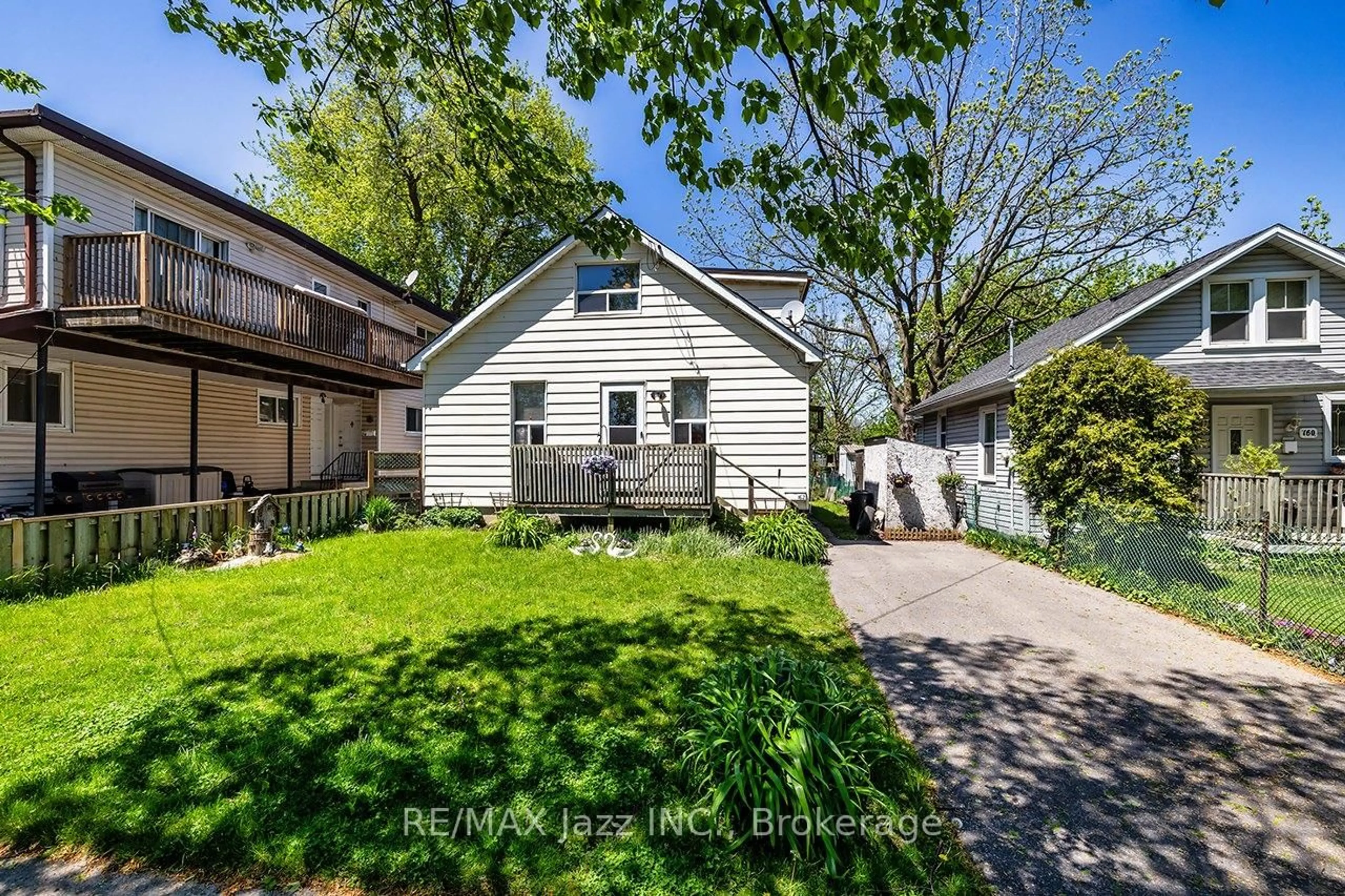 Unknown for 162 College Ave, Oshawa Ontario L1J 1R4