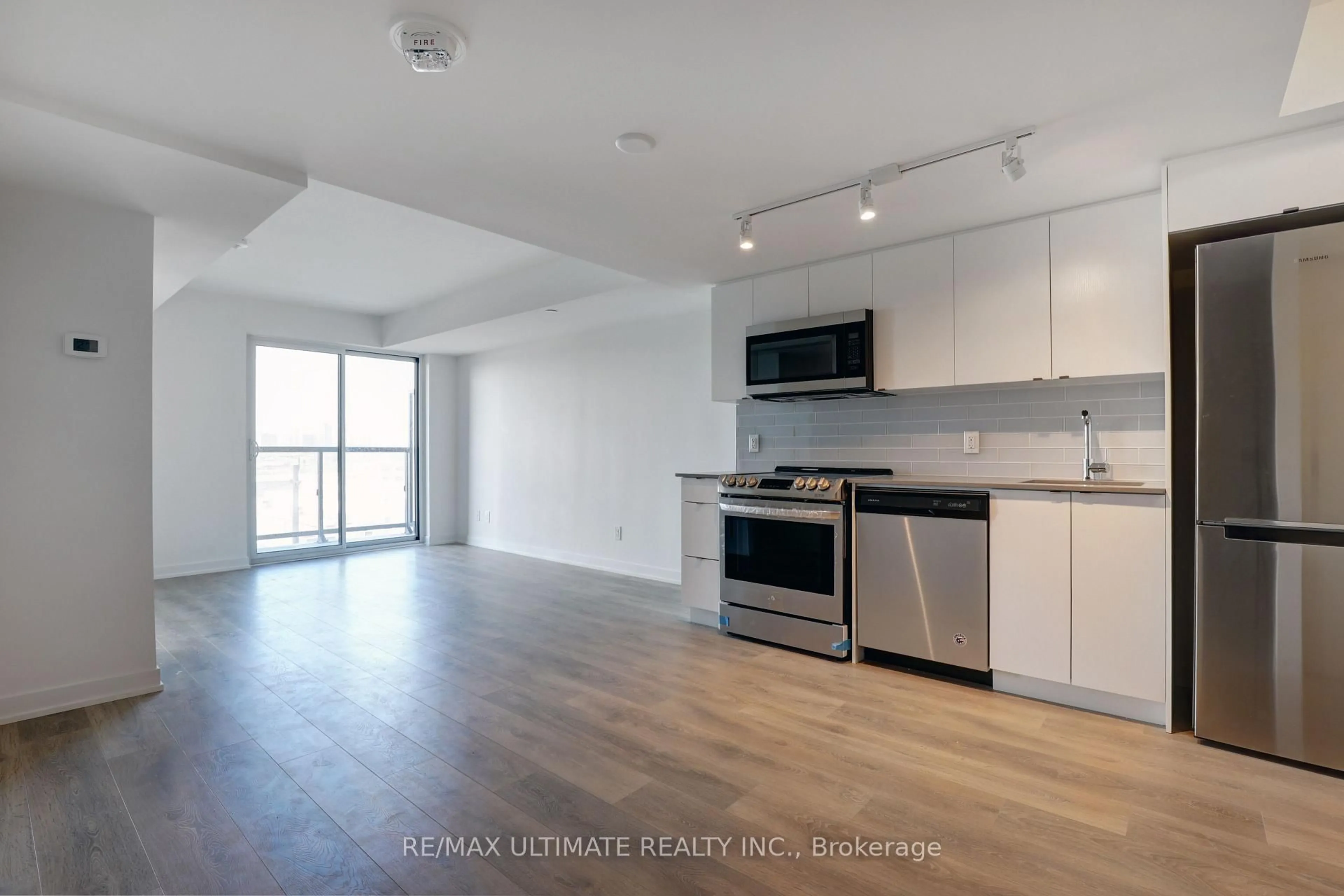 Open concept kitchen, unknown for 1401 O'Connor Dr #513, Toronto Ontario M4B 2V5