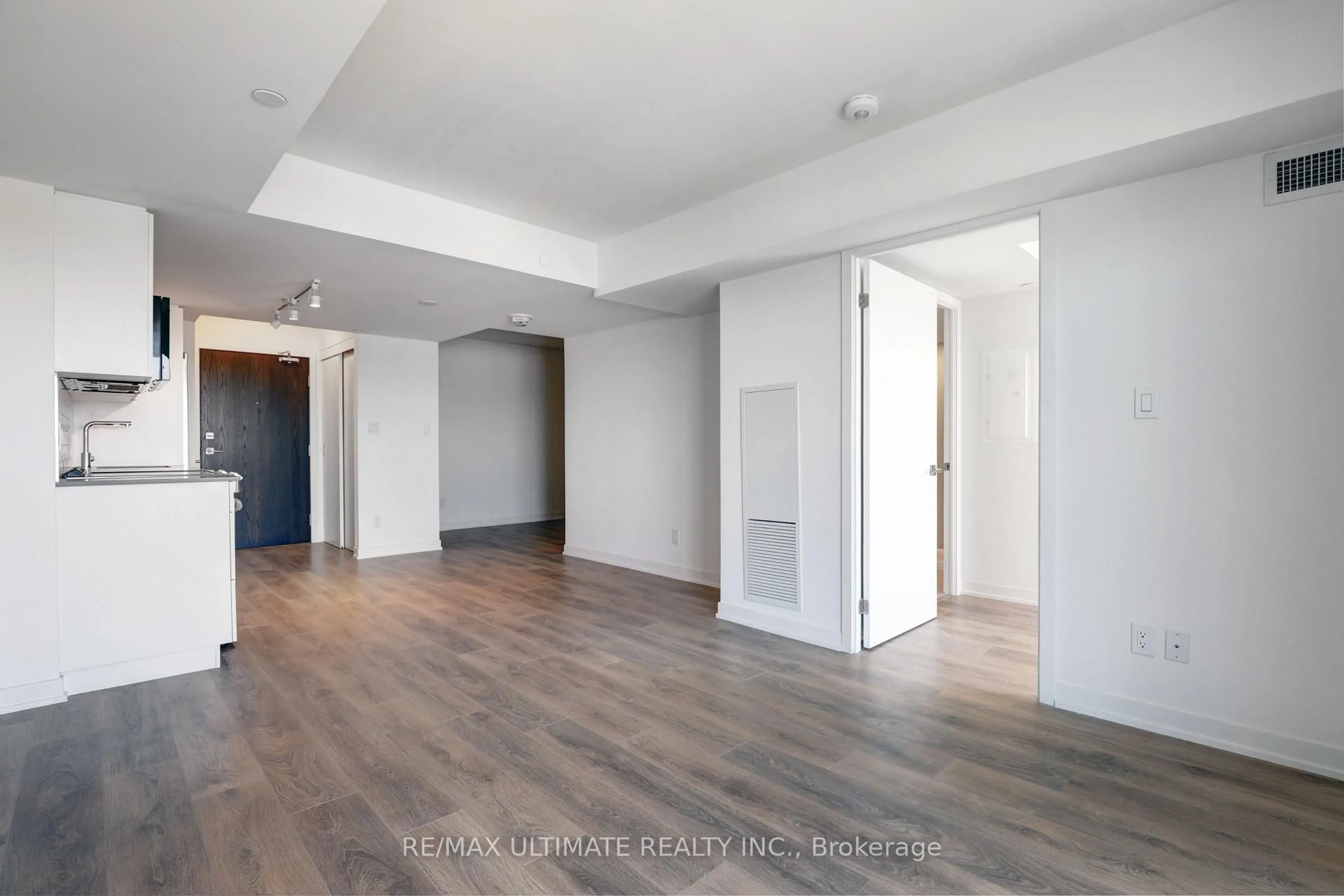 A pic of a room for 1401 O'Connor Dr #513, Toronto Ontario M4B 2V5